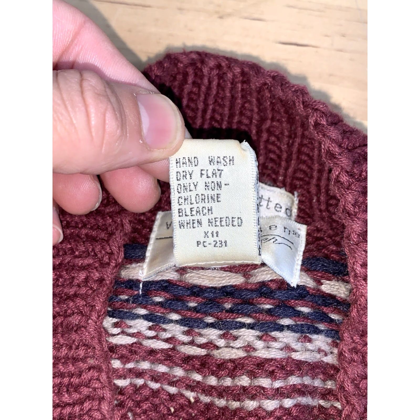 Van Heusen VINTAGE Van Heusen Sweater Womens L Pullover Crew Neck Red Ramie Knit 90s Floral Size L / US 10 / IT 46 - 3 Thumbnail