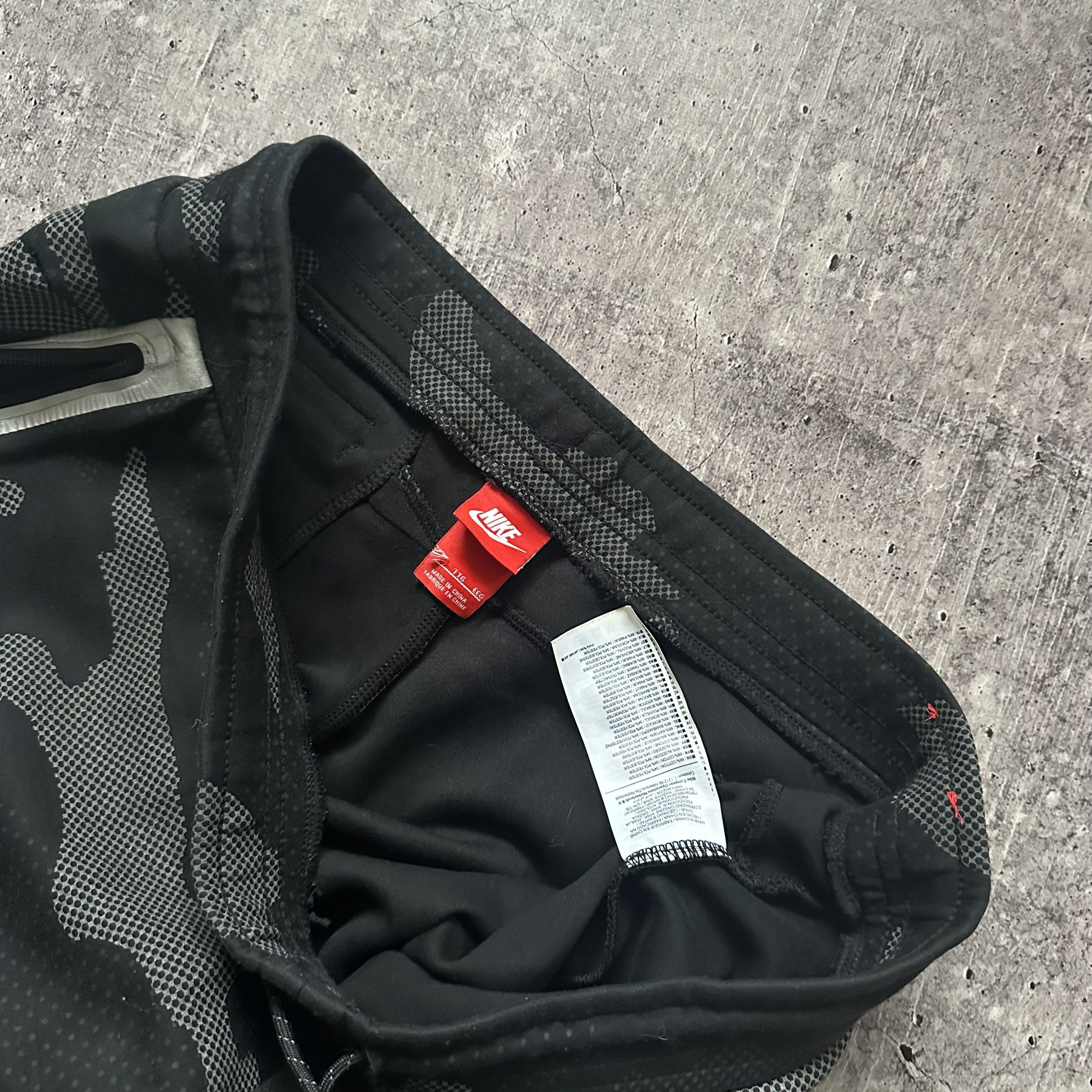 Nike Nike Reflective Black Camo Tech Fleece Pants Joggers Size US 38 / EU 54 - 4 Thumbnail