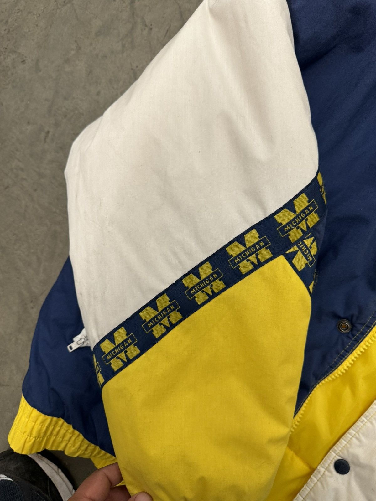 Pro Player MICHIGAN WOLVERINES ZIP UP HOODED BY DANIEL YOUNG JACKET Size US L / EU 52-54 / 3 - 6 Thumbnail