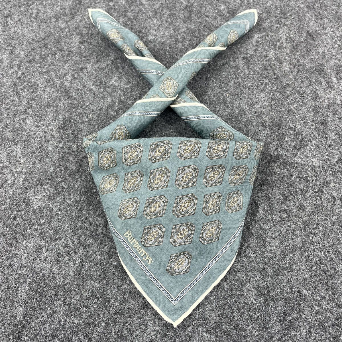 Burberry Vintage Burberrys Handkerchief / Bandana / Neckerchief B272 Size ONE SIZE - 3 Thumbnail