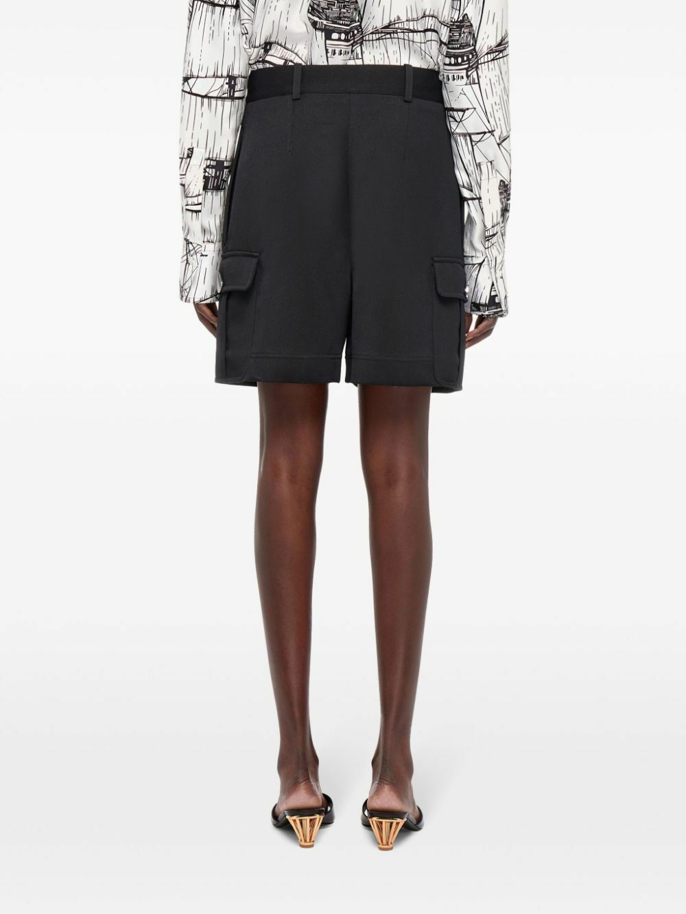 Salvatore Ferragamo o1s1rm0126 Utility Wool Cargo Short in Black Size 26" / US 2 / IT 38 - 4 Thumbnail