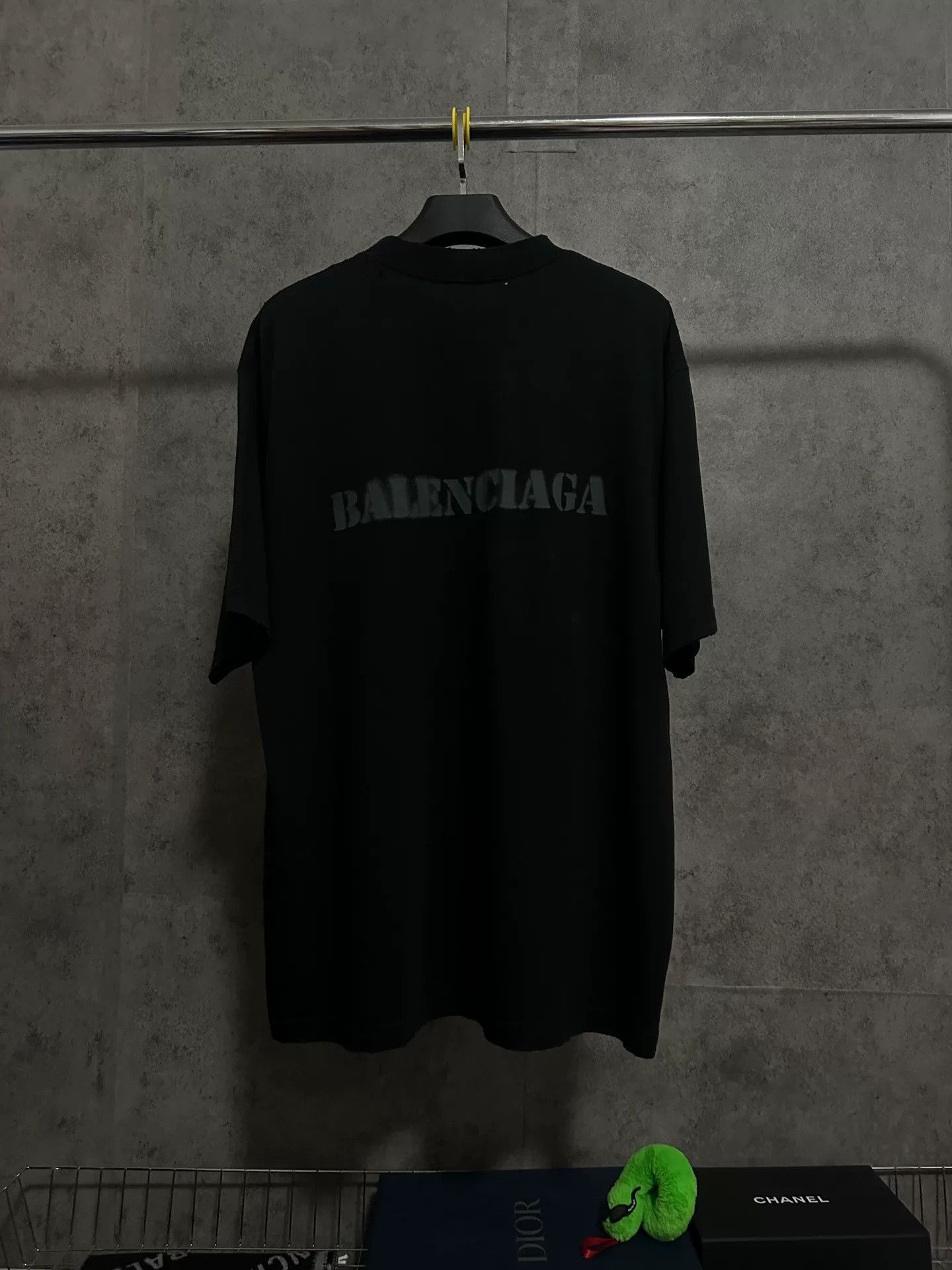 Balenciaga Balenciaga SS24 Blurred Lettering Logo T-shirt Size US XL / EU 56 / 4 - 4 Thumbnail