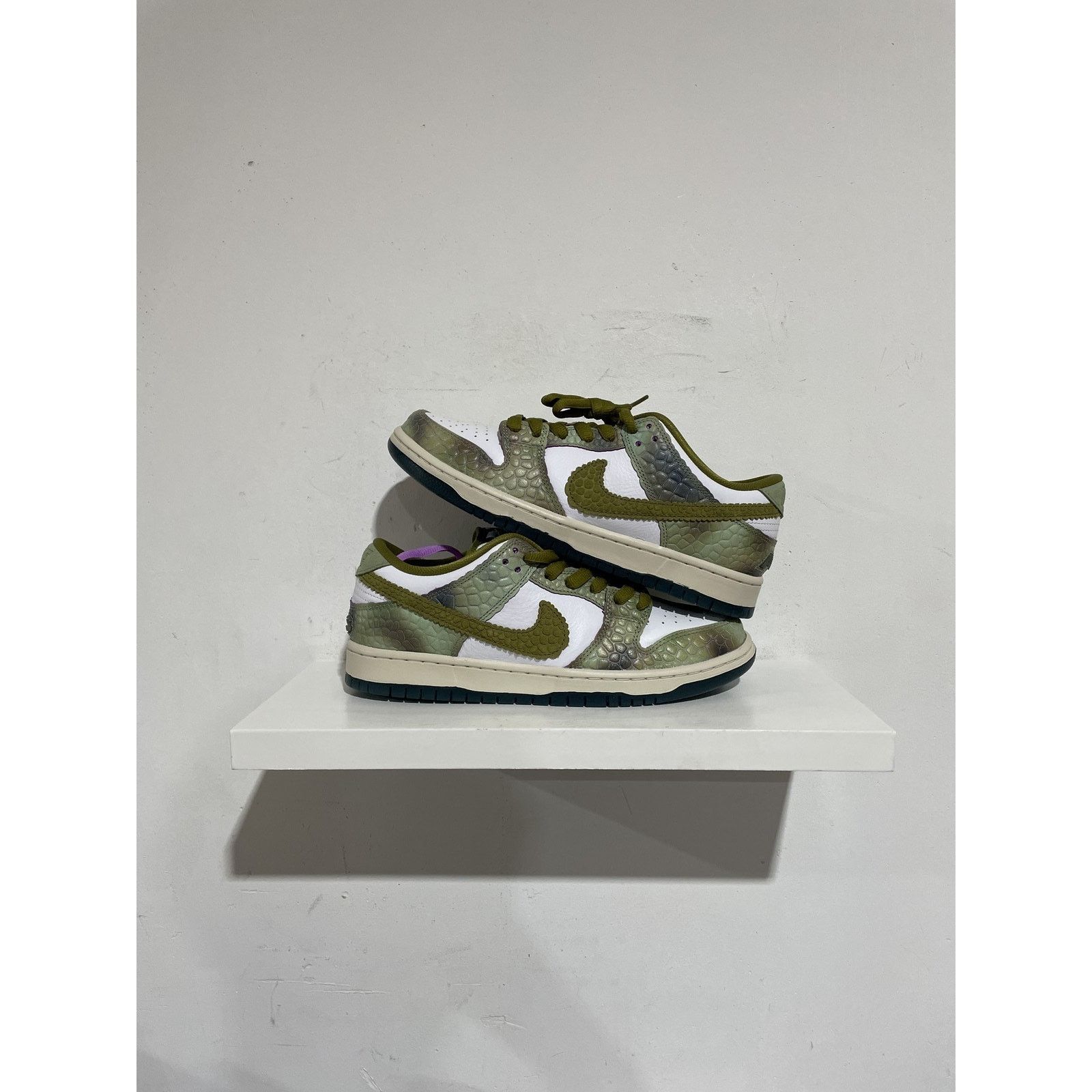 Nike NIKE SB DUNK LOW ALEXIS SABLONE CHAMELEON SIZE 9 NEW Size US 9 / EU 42 - 1 Thumbnail