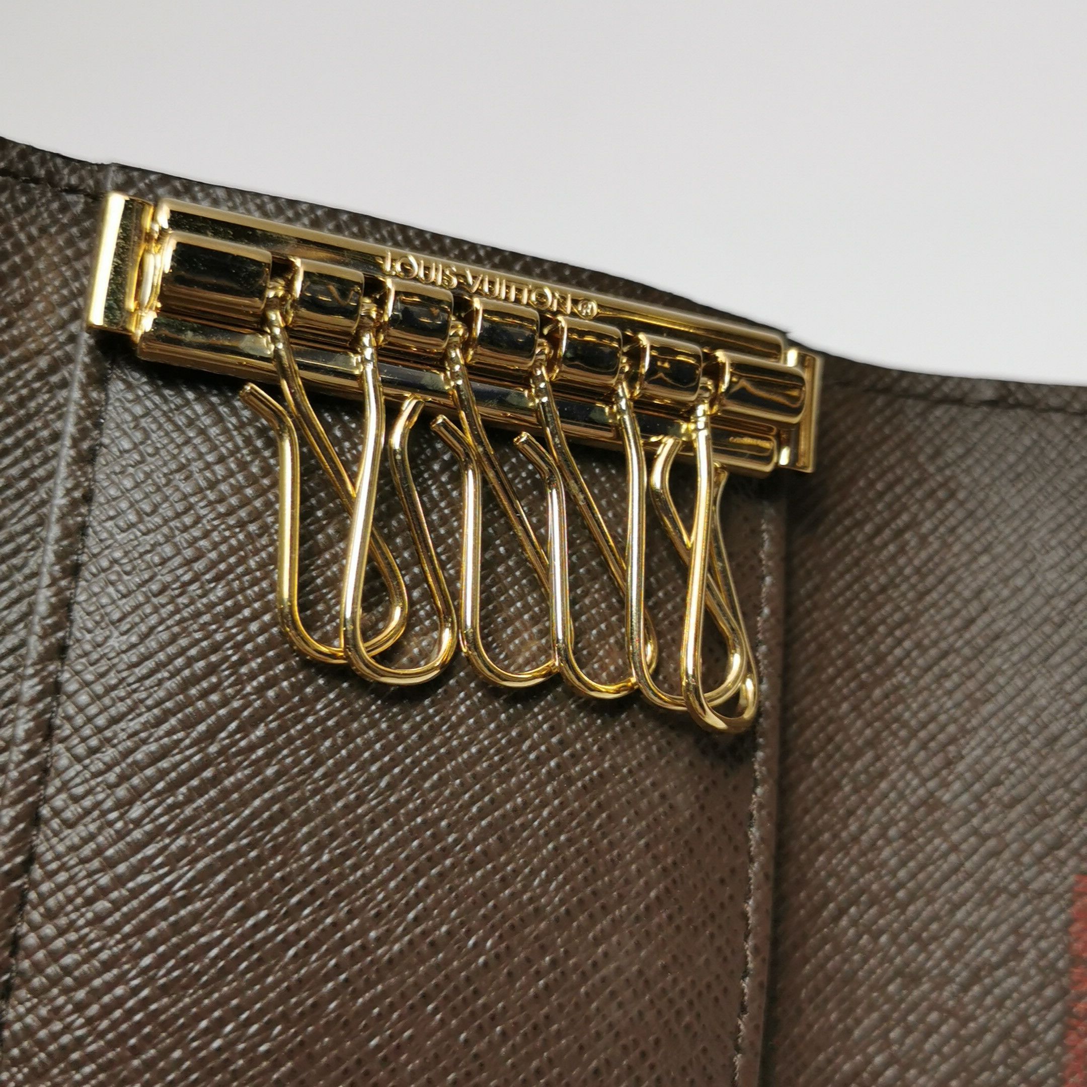Louis Vuitton Louis Vuitton (LV) Checkerboard Logo Snap Key Bag -y2506 Size ONE SIZE - 8 Thumbnail