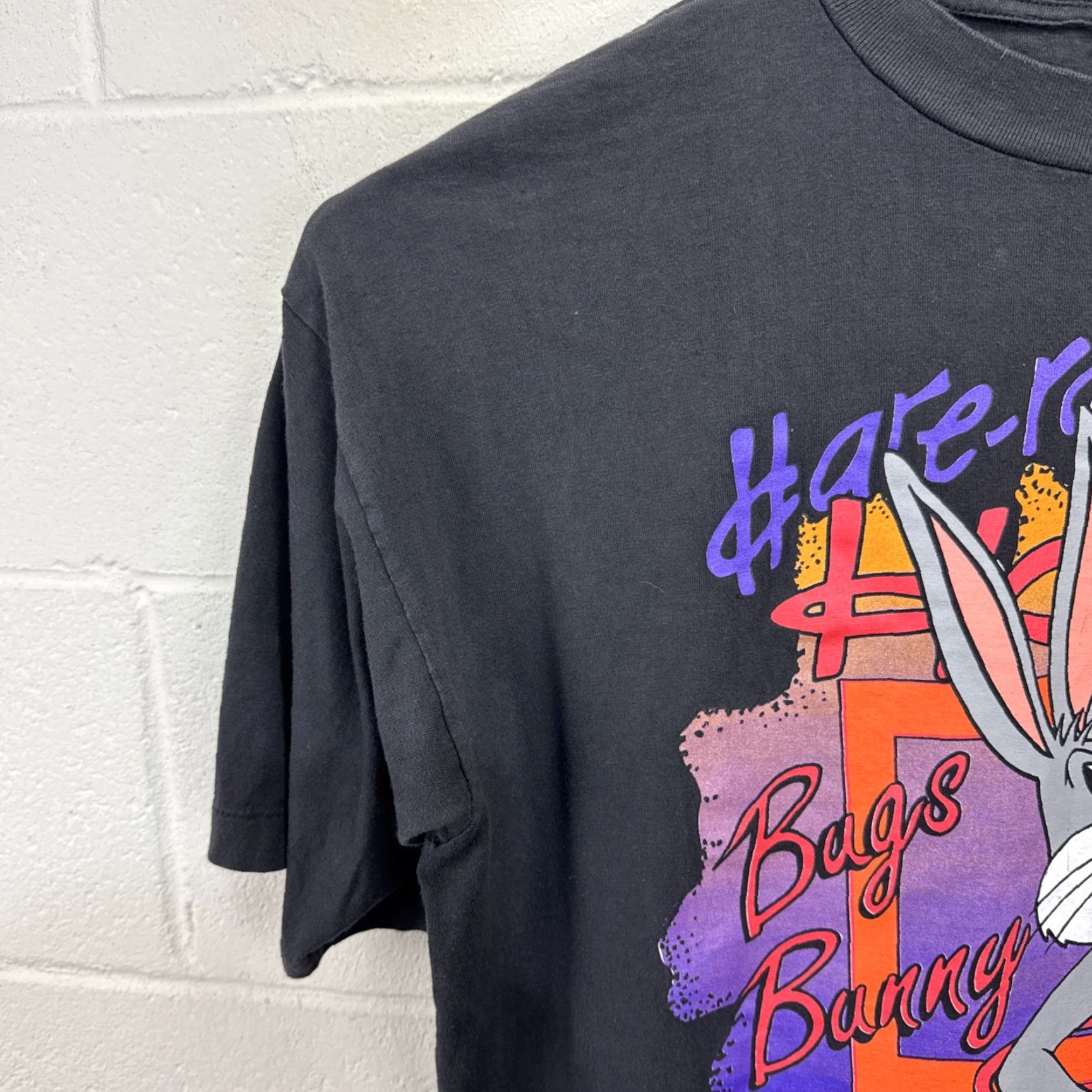 Vintage VINTAGE 1993 Phoenix Suns Looney Tunes T-shirt Bugs Bunny Taz NBA 90s Cartoon Men's XL Black Size US XL / EU 56 / 4 - 6 Thumbnail