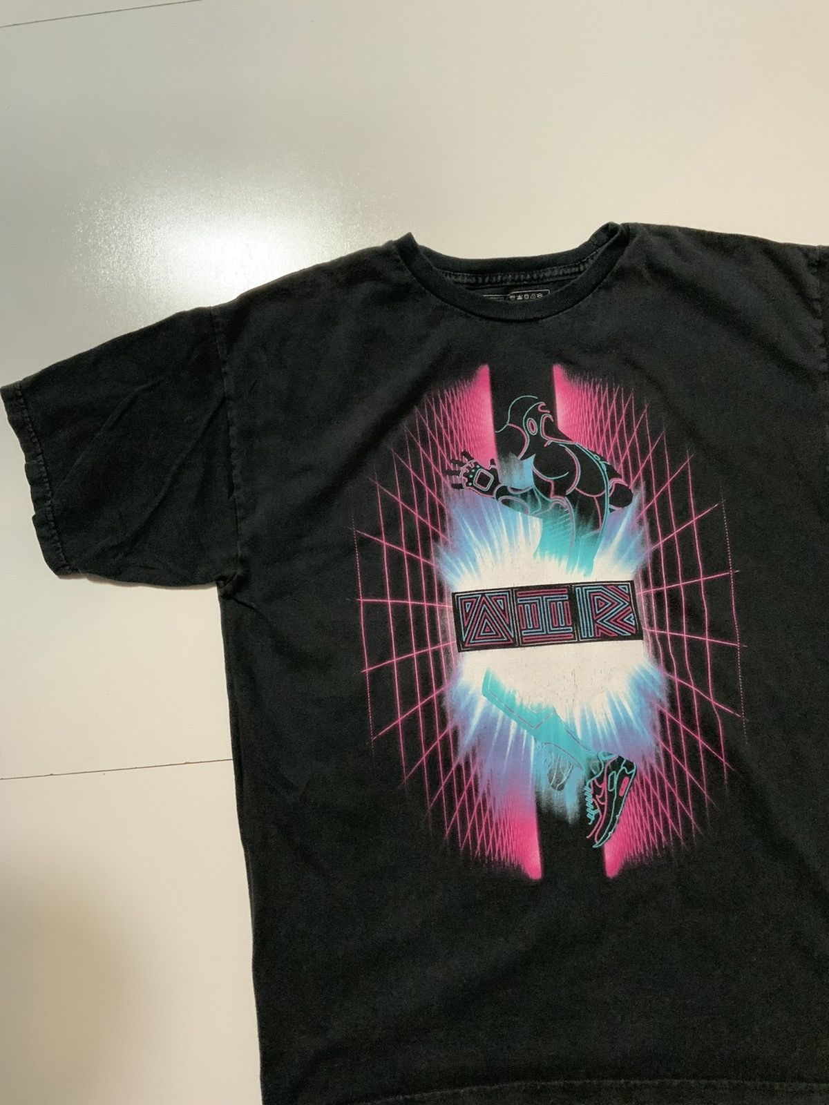 Nike Nike Air Max 90 Dancing Robot Miami Vice S/S T-Shirt Size US M / EU 48-50 / 2 - 3 Thumbnail