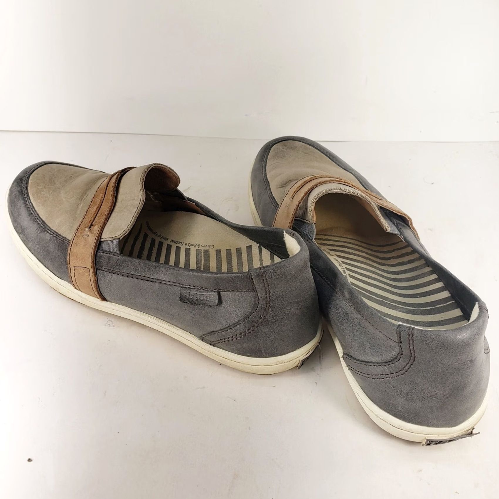 Taos Taos Upward Leather Loafer Women Size 9 Navy Beige Brown Activewear Flat Shoes Size US 9 / IT 39 - 5 Thumbnail