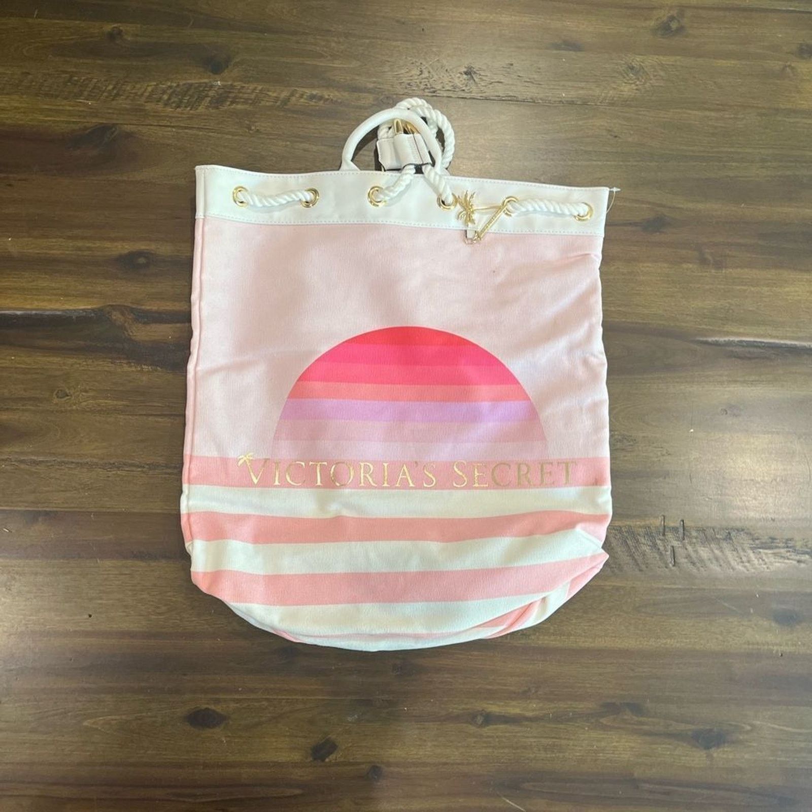 Victoria's Secret NWOT Victoria's Secret Beach Drawstring Backpack Size ONE SIZE - 1 Thumbnail