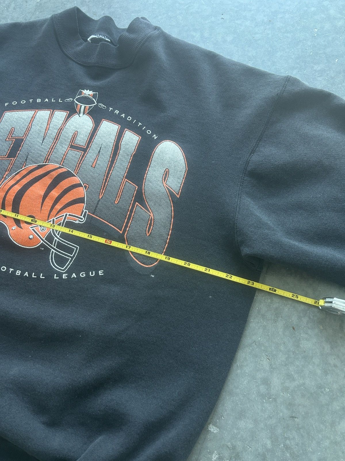 NFL × Vintage Vintage 90s Faded Black Cincinnati Bengals Sweatshirt Size US L / EU 52-54 / 3 - 13 Thumbnail