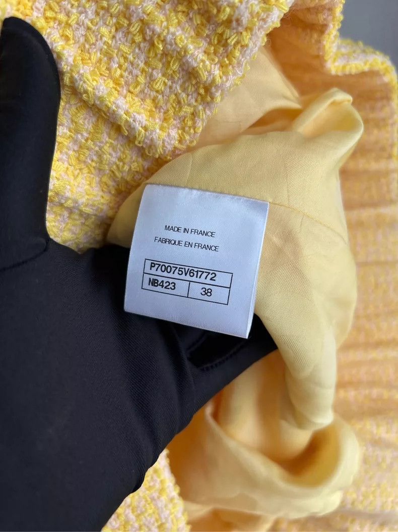 Chanel Chanel Chick yellow tweed lapel coat Size XS / US 0-2 / IT 36-38 - 3 Thumbnail