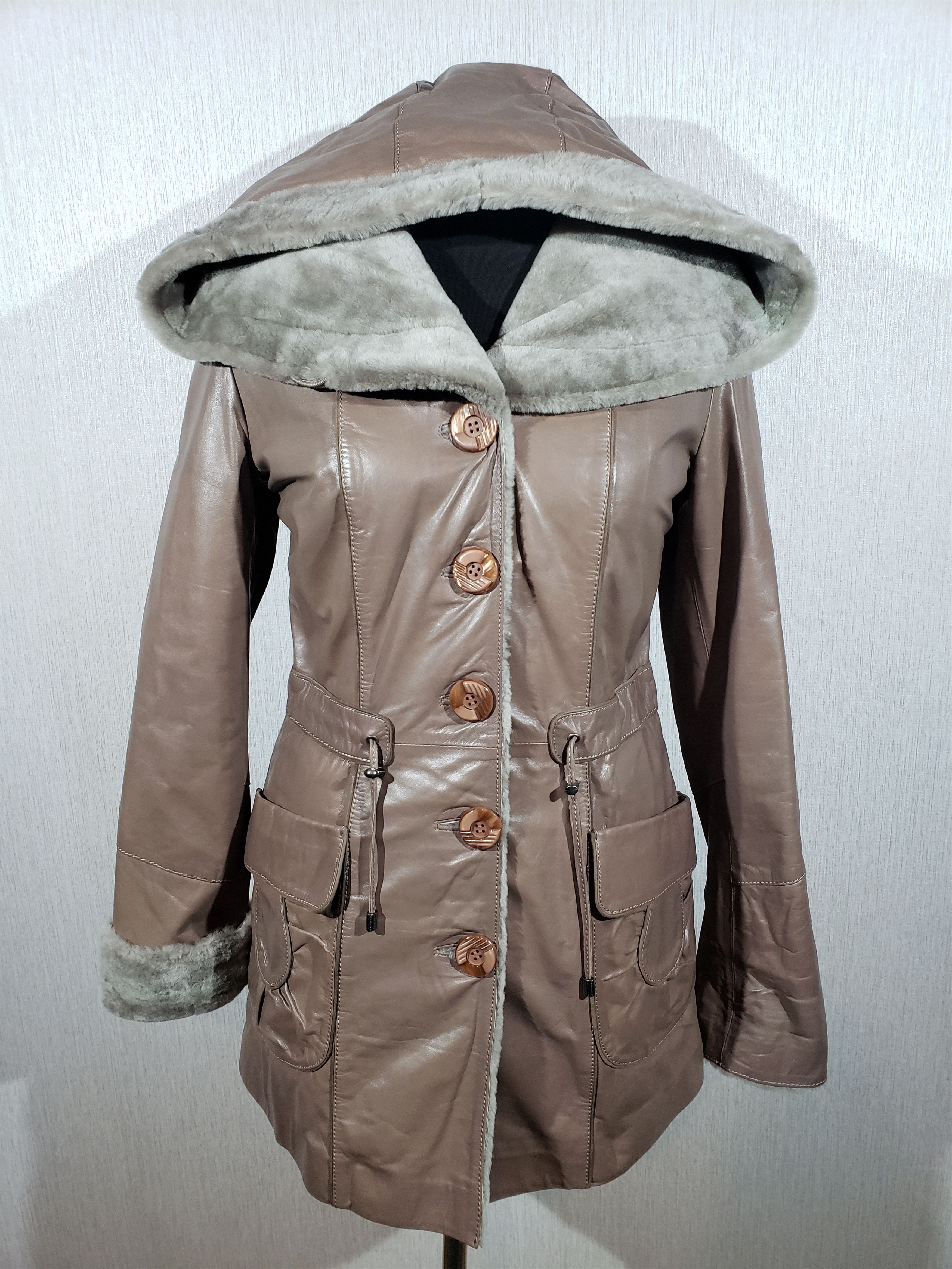 Other Wonderful women's warm fur jacket with a hood. Size M / US 6-8 / IT 42-44 - 1 Thumbnail