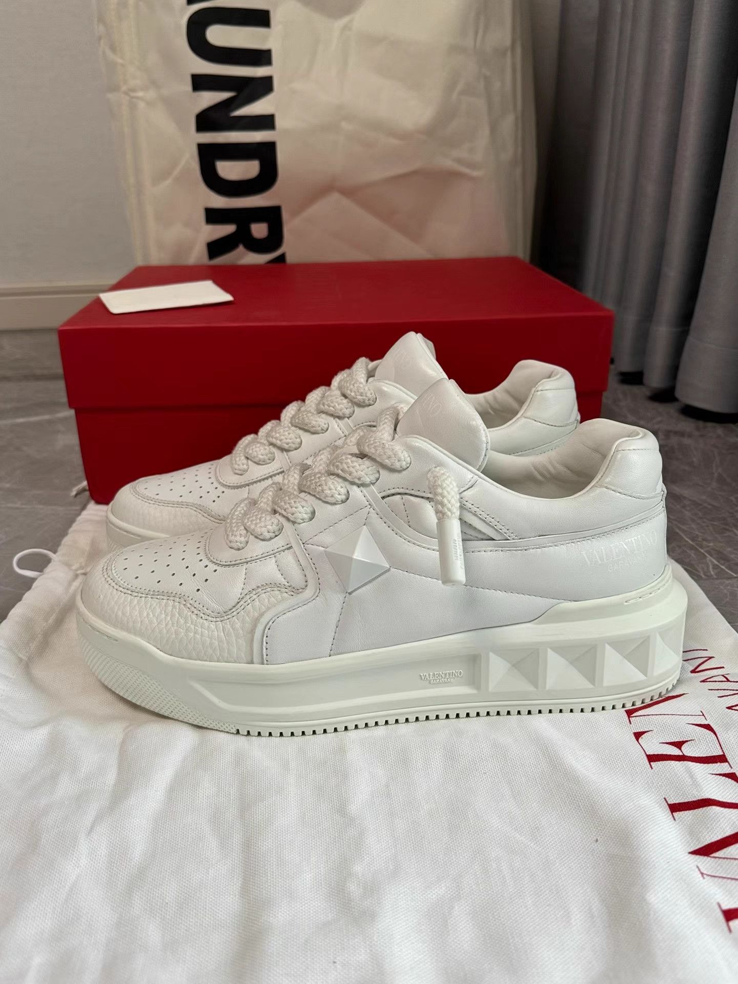 Valentino White Low-Top Platform Sneakers Size 8 Size US 8 / EU 41 - 1 Thumbnail