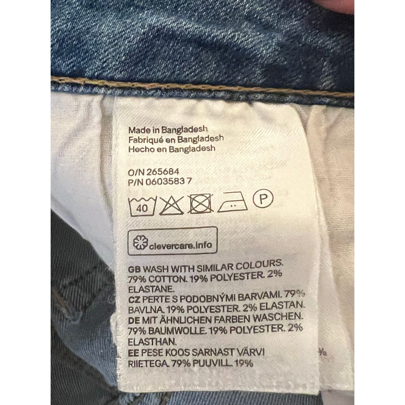 H&M H & M medium wash denim shorts midrise Size 6 Size 28" / US 6 / IT 42 - 4 Thumbnail