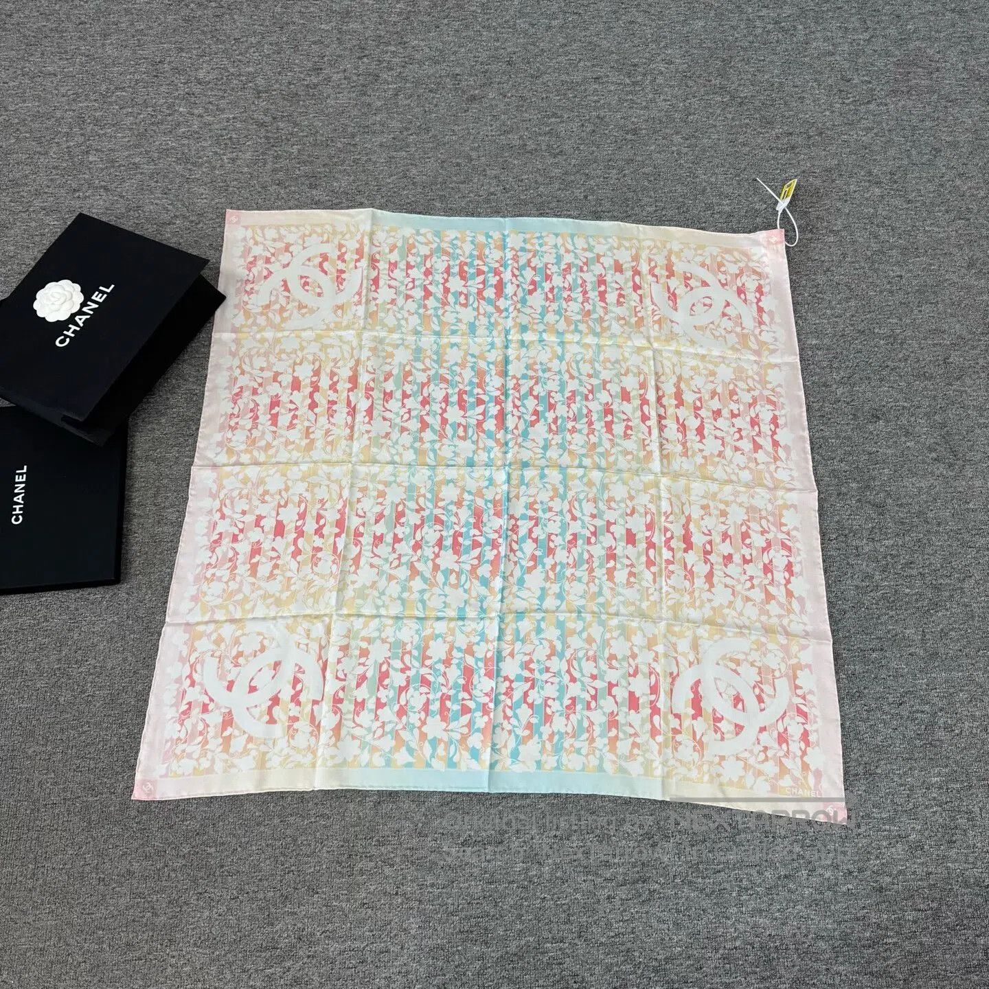 Chanel Chanel 26C Pink-blue gradient; Camellia double C; Silk squ Size ONE SIZE - 1 Thumbnail