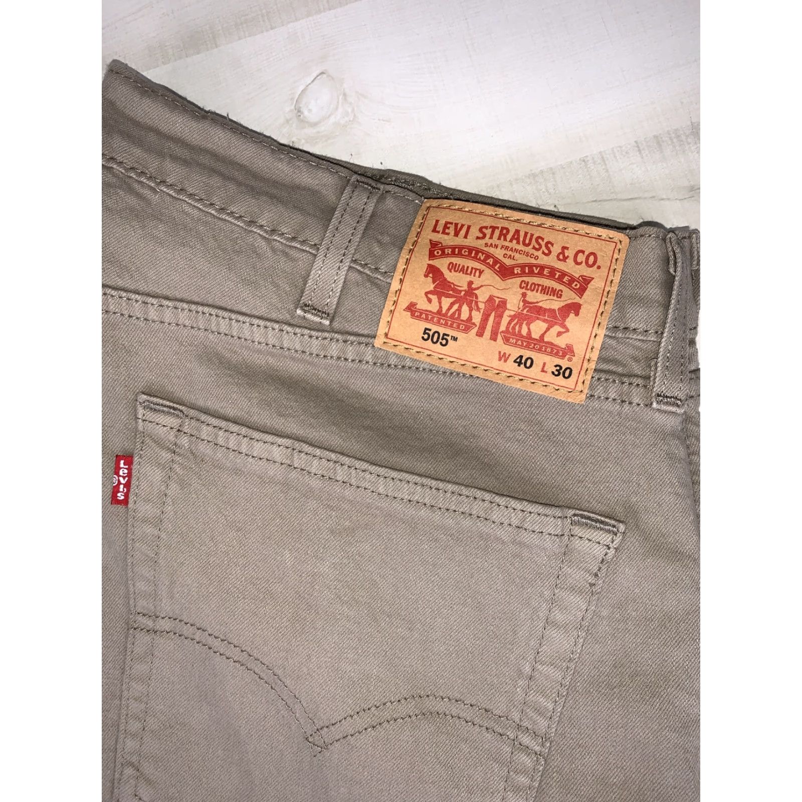 Levi's Levi’s 505 Straight Leg Khaki Twill Men’s Pants 40x30 Beige Cotton Blend Regular 5-Pocket Jeans MENS Size US 40 / EU 56 - 2 Thumbnail