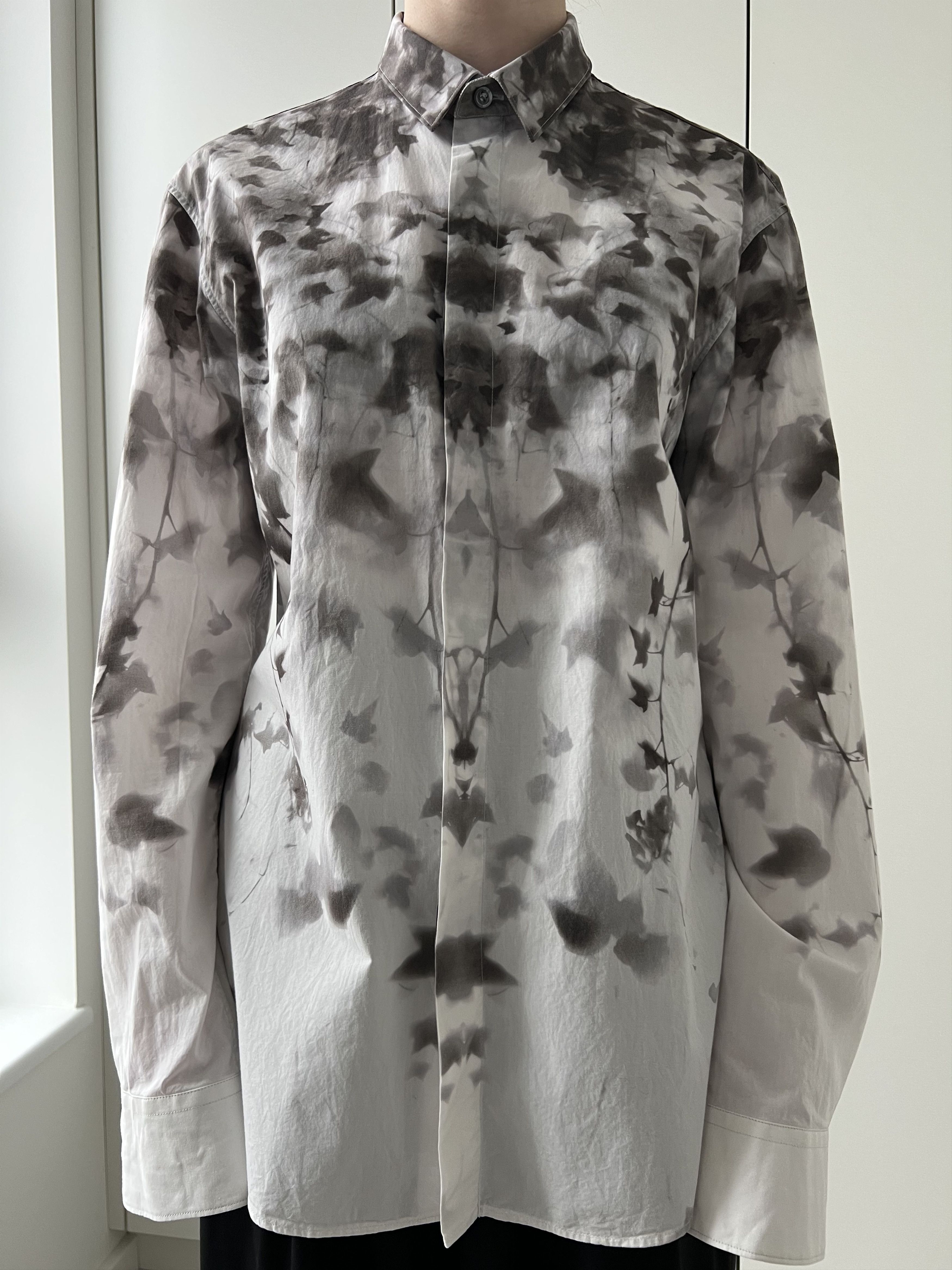 Alexander McQueen Alexander McQueen Leaf Print Shirt Size M / US 6-8 / IT 42-44 - 1 Thumbnail