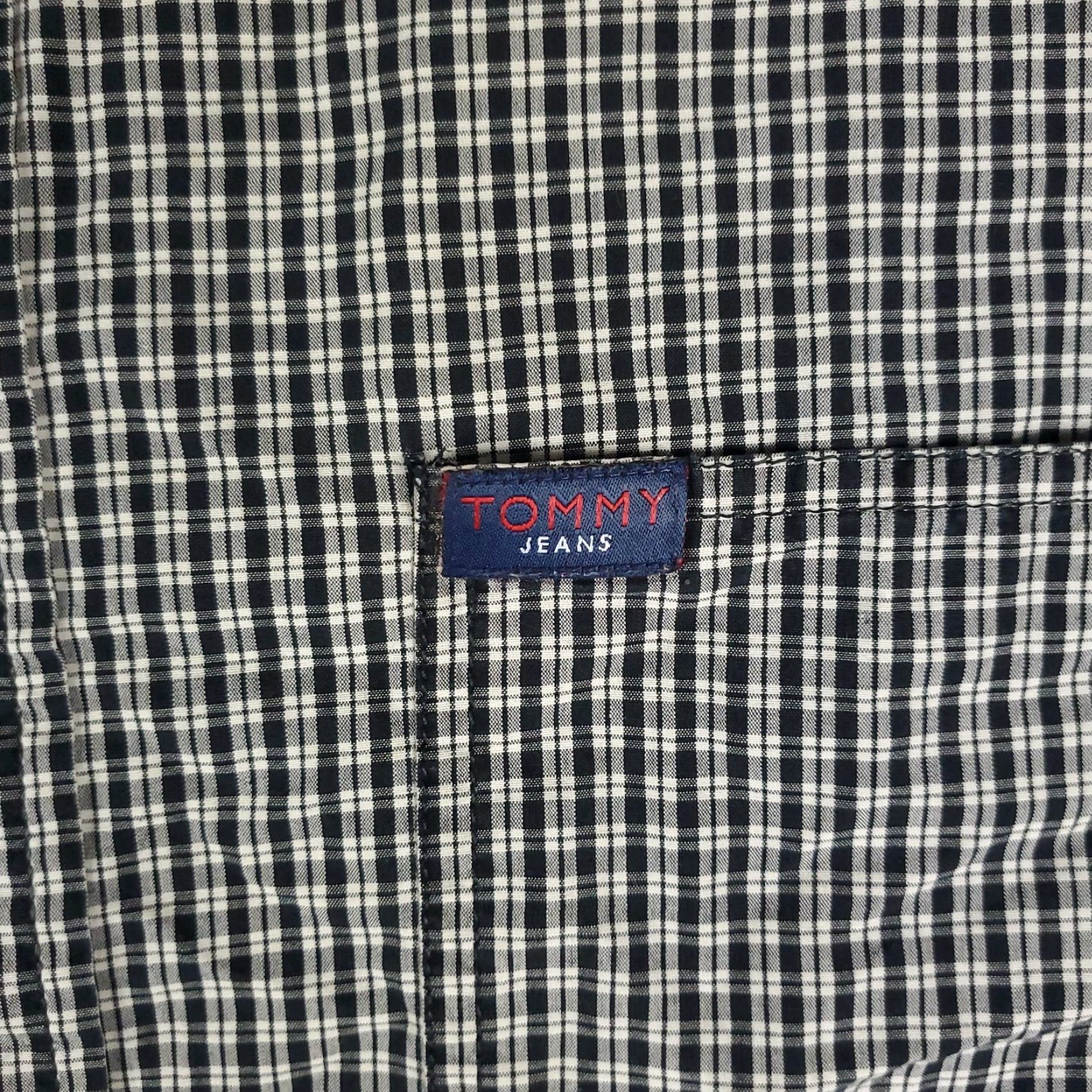 Tommy Hilfiger Tommy Hilfiger Shirt Mens Medium Gray Plaid Button-Up Long Sleeve Casual Business Formal Workwear Vintage No Size US M / EU 48-50 / 2 - 2 Thumbnail