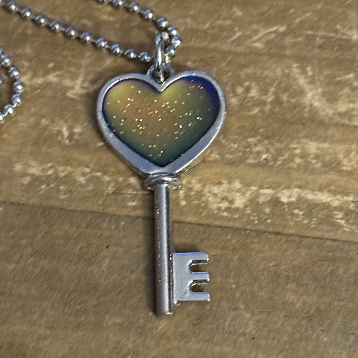Other Silver color changing heart skeleton key pendant necklace Size ONE SIZE - 8 Thumbnail