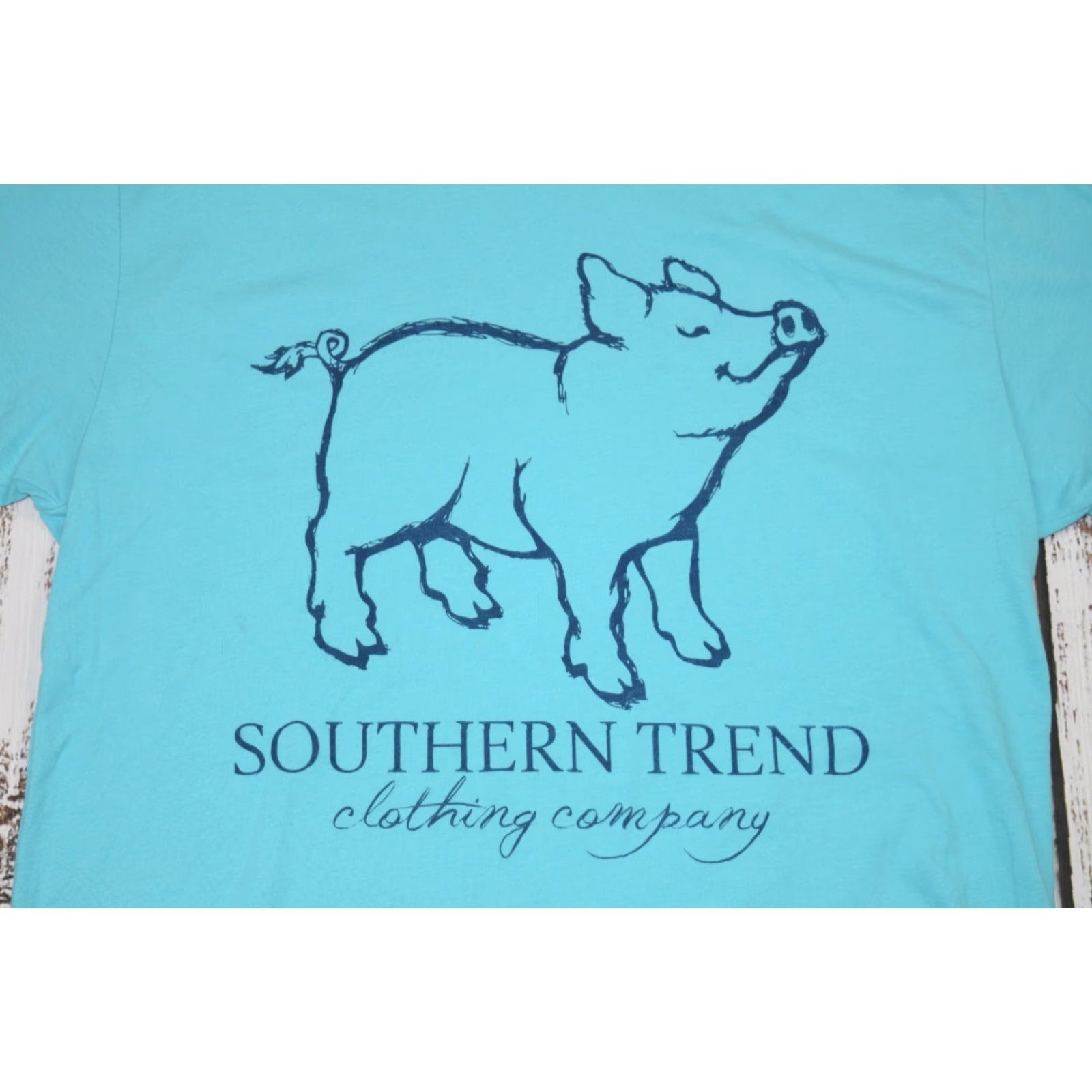 Vintage SOUTHERN TREND CLOTHING COMPANY ADULT MEDIUM T-Shirt BLUE Logo Pig Casual Short Sleeve Women M Size 32" / US 10 / IT 46 - 2 Thumbnail