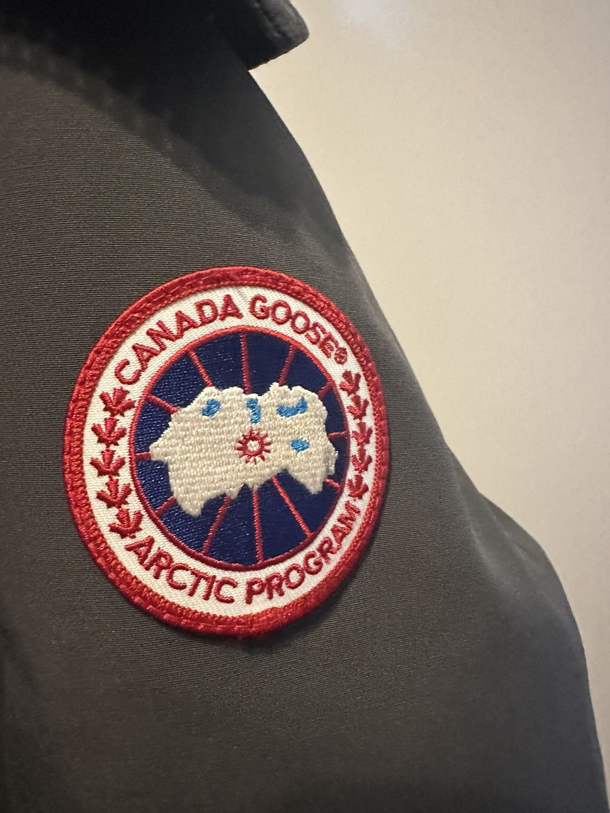 Canada Goose Canada Goose - XL - Grey - Chateau Parka Size US XL / EU 56 / 4 - 9 Thumbnail
