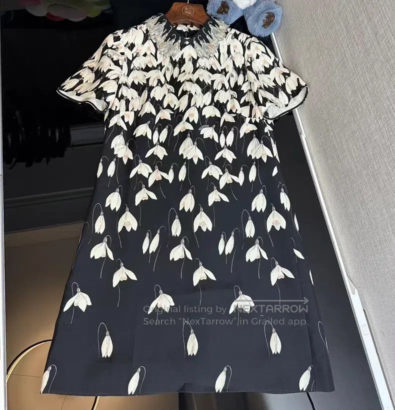 Other Valentino Sequin embroidered dress Size S / US 4 / IT 40 - 1 Thumbnail