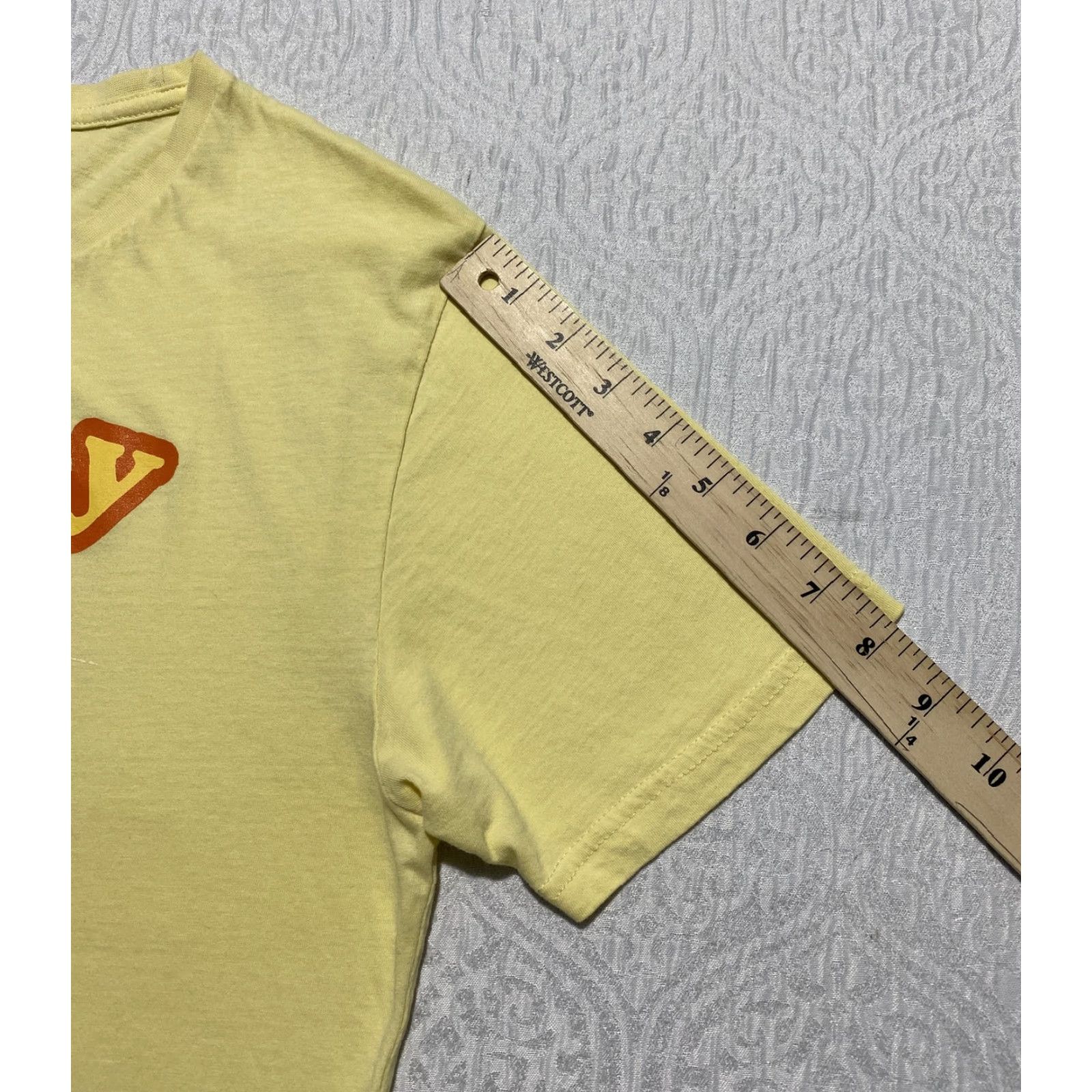 Vintage Chucky Shirt Mens Small Yellow Wanna Play Horror Movie Graphic Tee T-Shirt Size US S / EU 44-46 / 1 - 8 Thumbnail