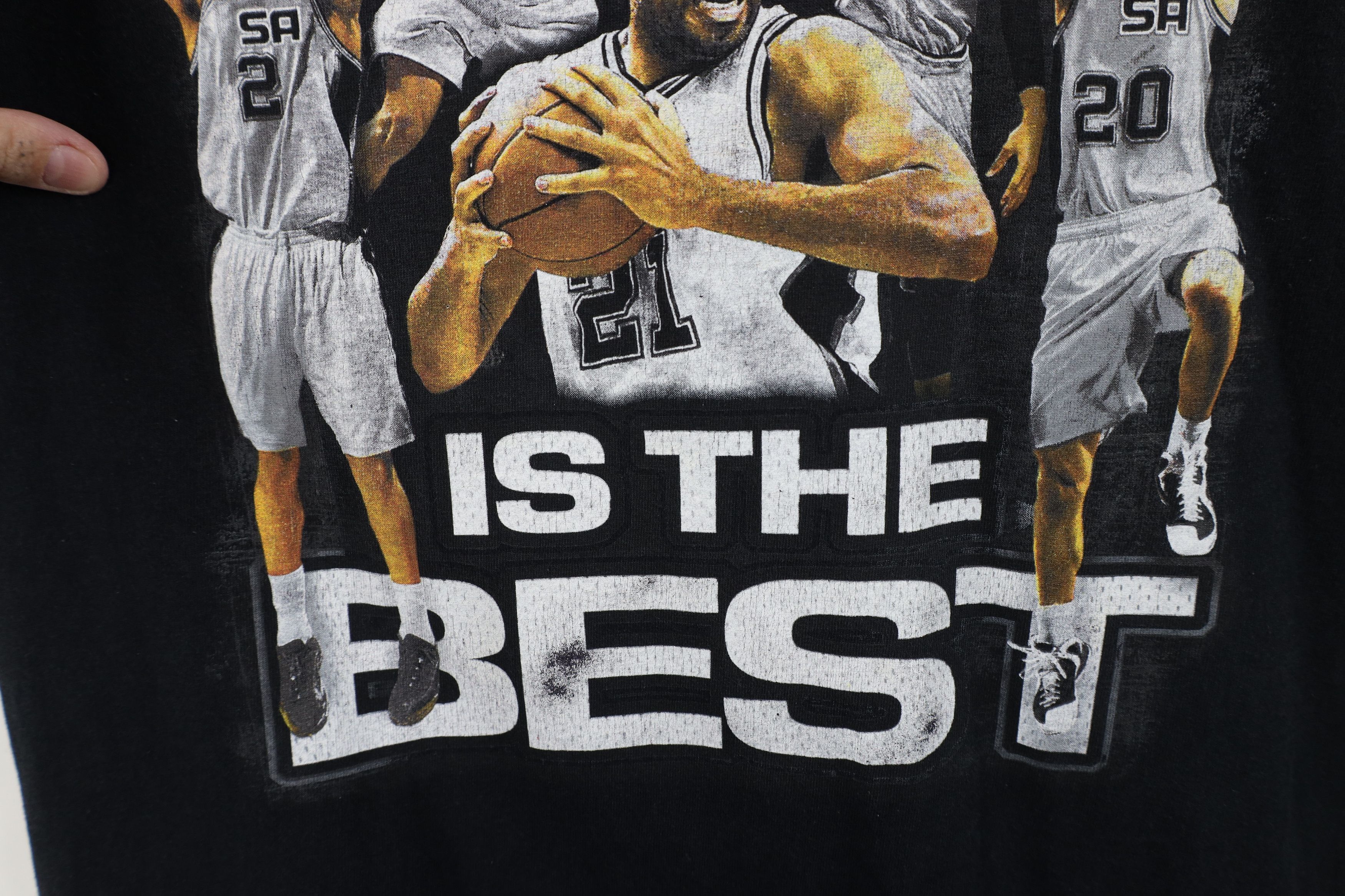 Vintage Vintage Y2K Faded San Antonio Spurs Basketball T-Shirt Black Size US XXL / EU 58 / 5 - 6 Thumbnail