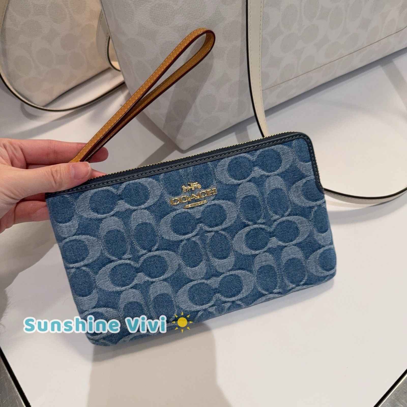 Coach NWT Coach Large Corner Zip Wristlet CDE82 denim/Gold/Indigo Size ONE SIZE - 2 Thumbnail