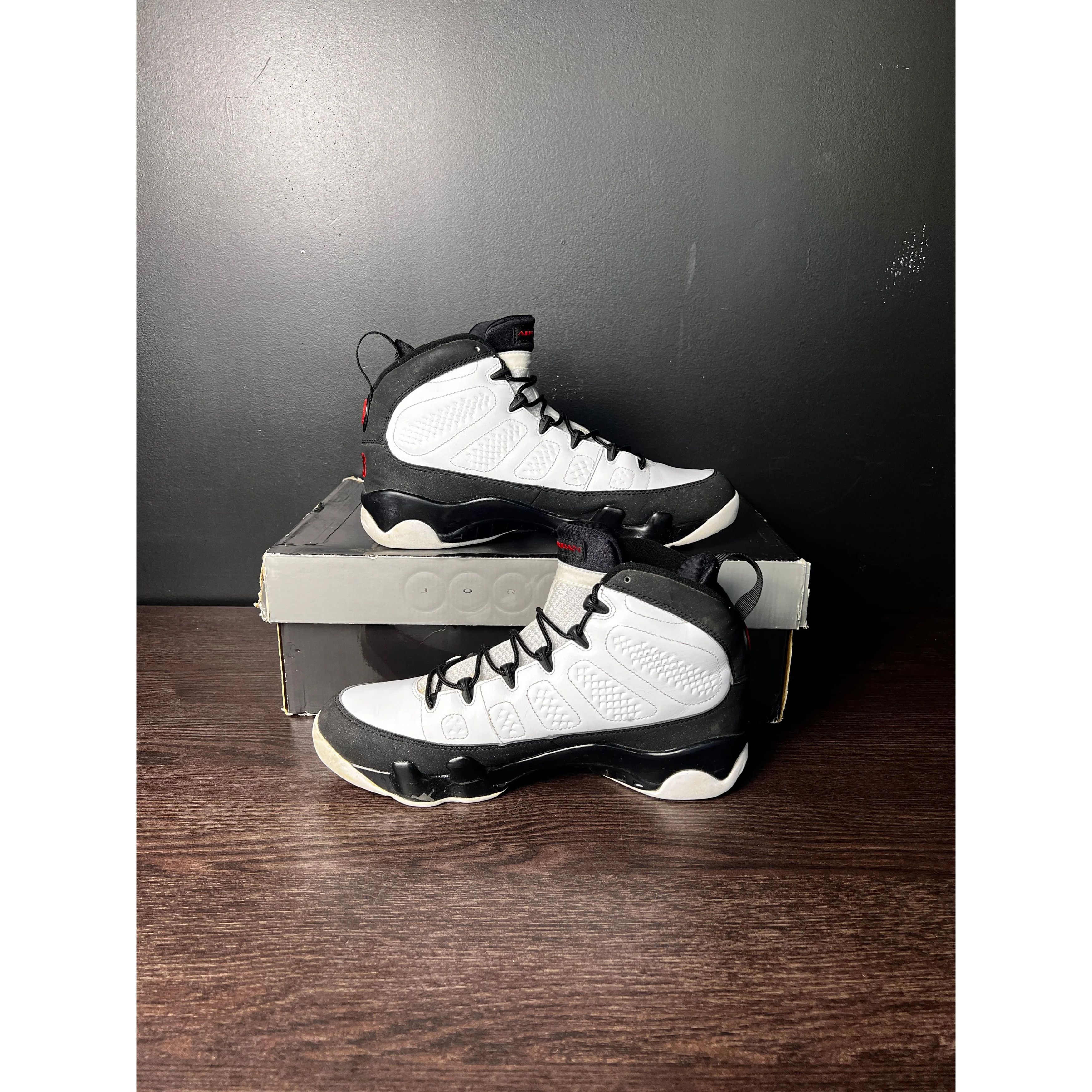 Jordan Brand Air Jordan 9 Retro "White Black Red" (2010) **PRE-OWNED** Size US 9 / EU 42 - 2 Thumbnail