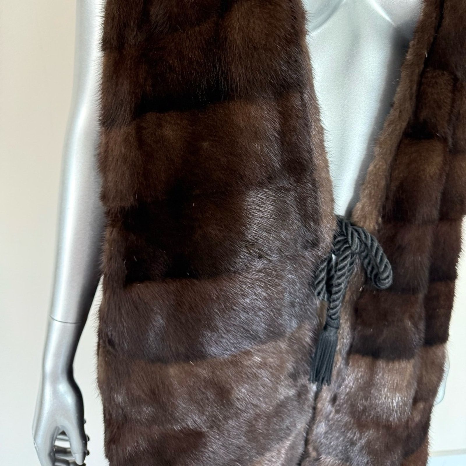 Other Mink natural fur long vest size L Retail 3200$ Size L / US 10 / IT 46 - 4 Thumbnail