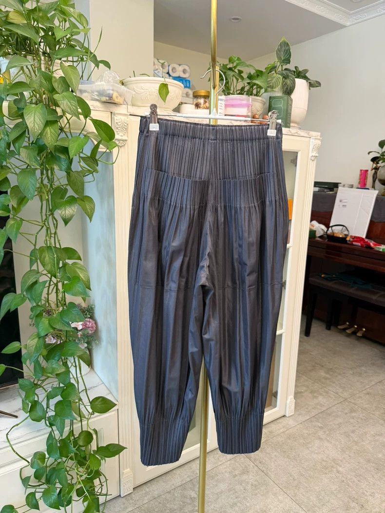 Issey Miyake Issey Miyake size:3 Dark grey pleated puff pants Size 31" - 5 Thumbnail