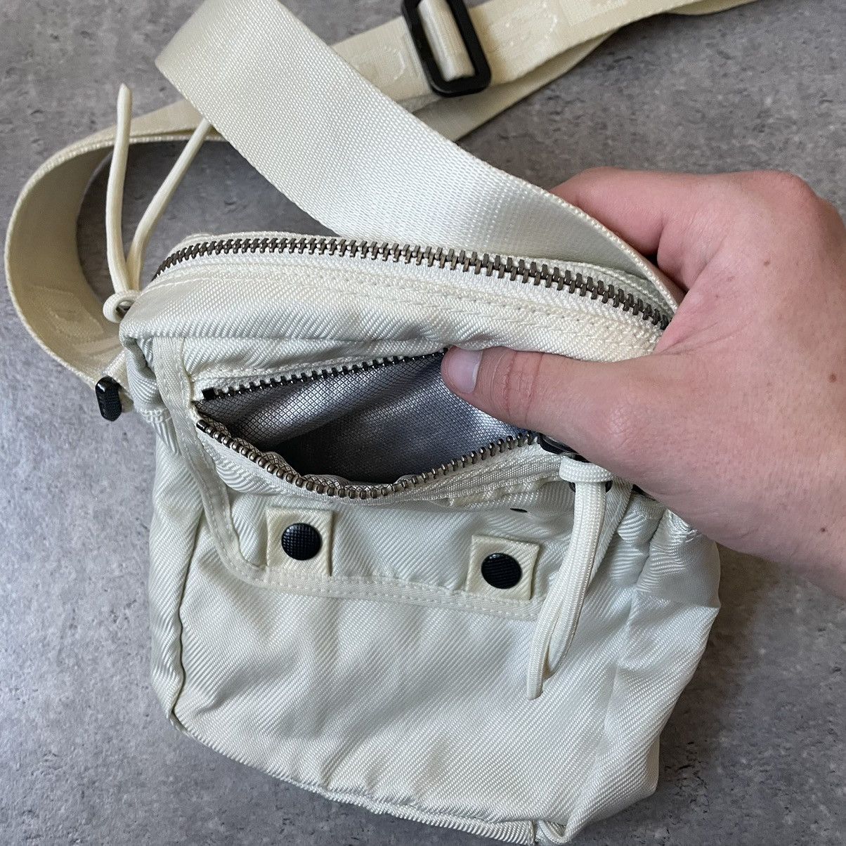Diesel × Vintage Vintage Begie Diesel Shoulder/Crossbody Bag Size ONE SIZE - 4 Thumbnail