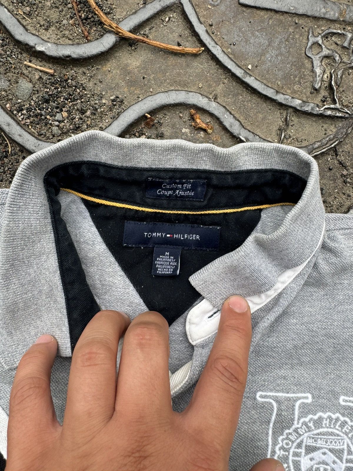 Tommy Hilfiger × Vintage Vintage Y2K Tommy Hilfiger Embroidered Big Logo Polo Size US M / EU 48-50 / 2 - 7 Thumbnail
