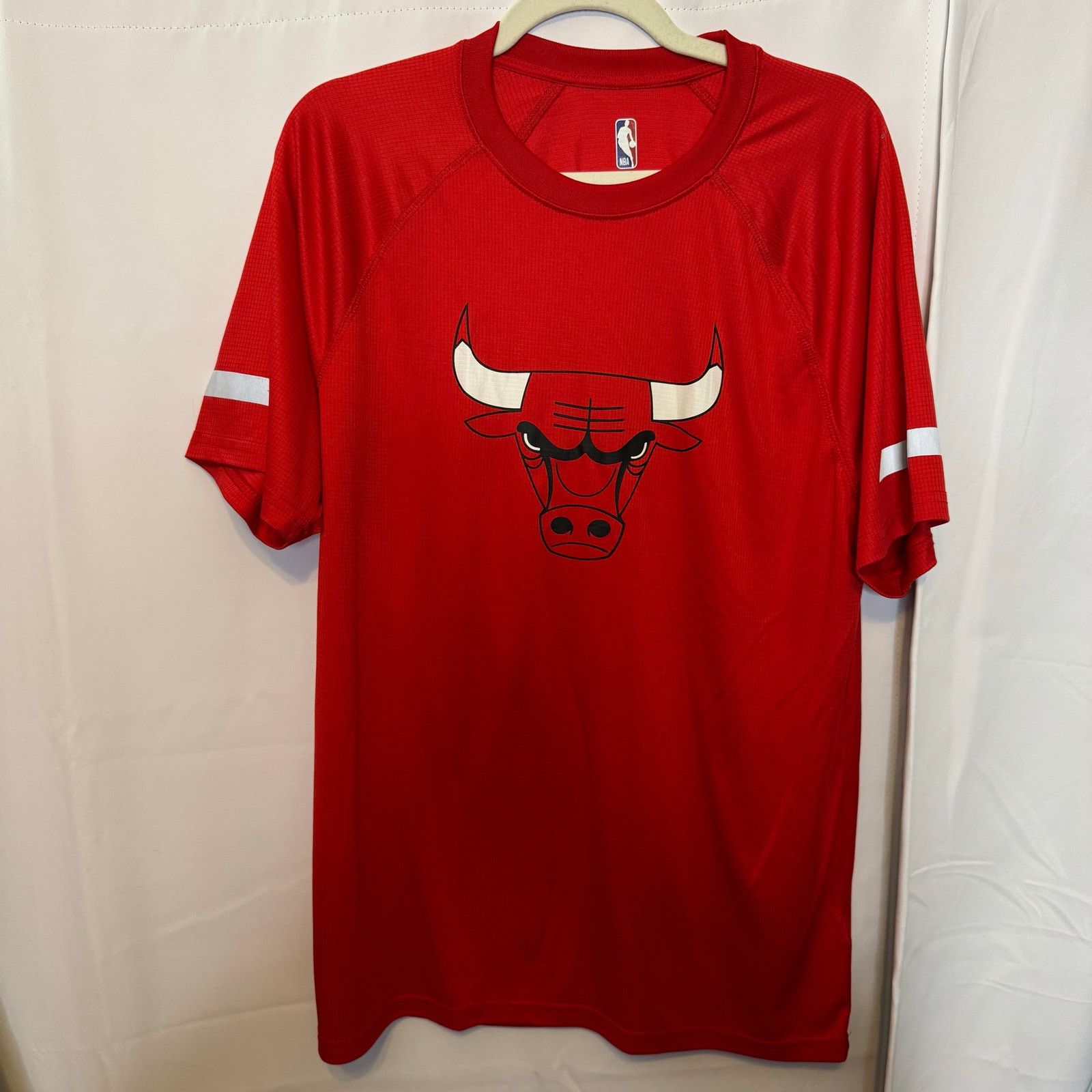 NBA Chicago Bulls NBA Red Logo Tee Shirt Mens Large Athletic Fit Size US L / EU 52-54 / 3 - 1 Thumbnail