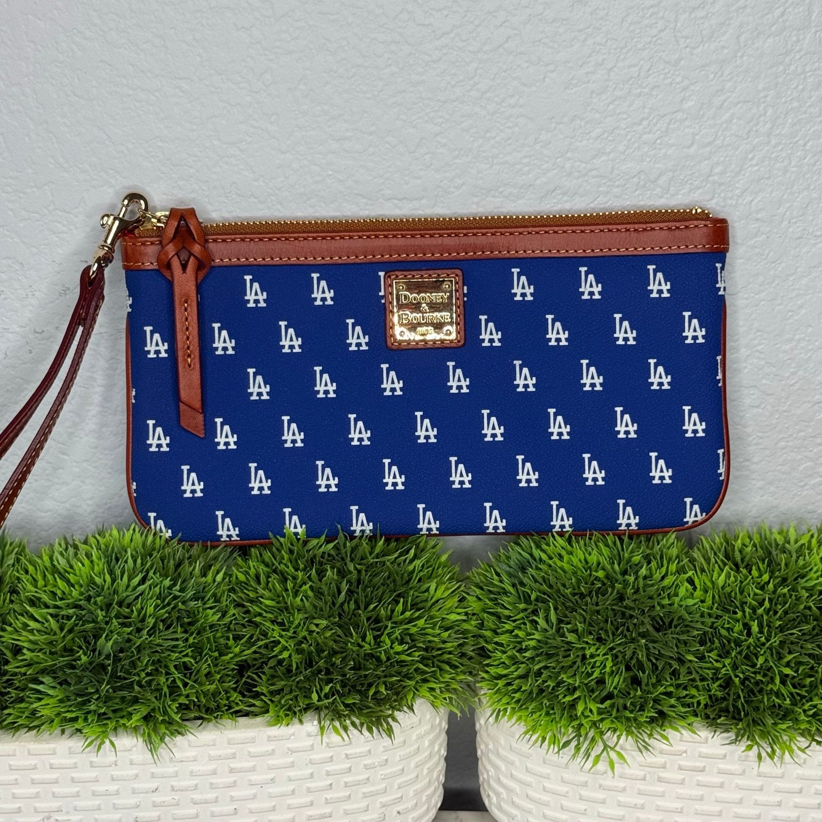 Dooney & Bourke Dooney & Bourke Los Angeles Dodgers Extra Large Wristlet Size ONE SIZE - 1 Thumbnail