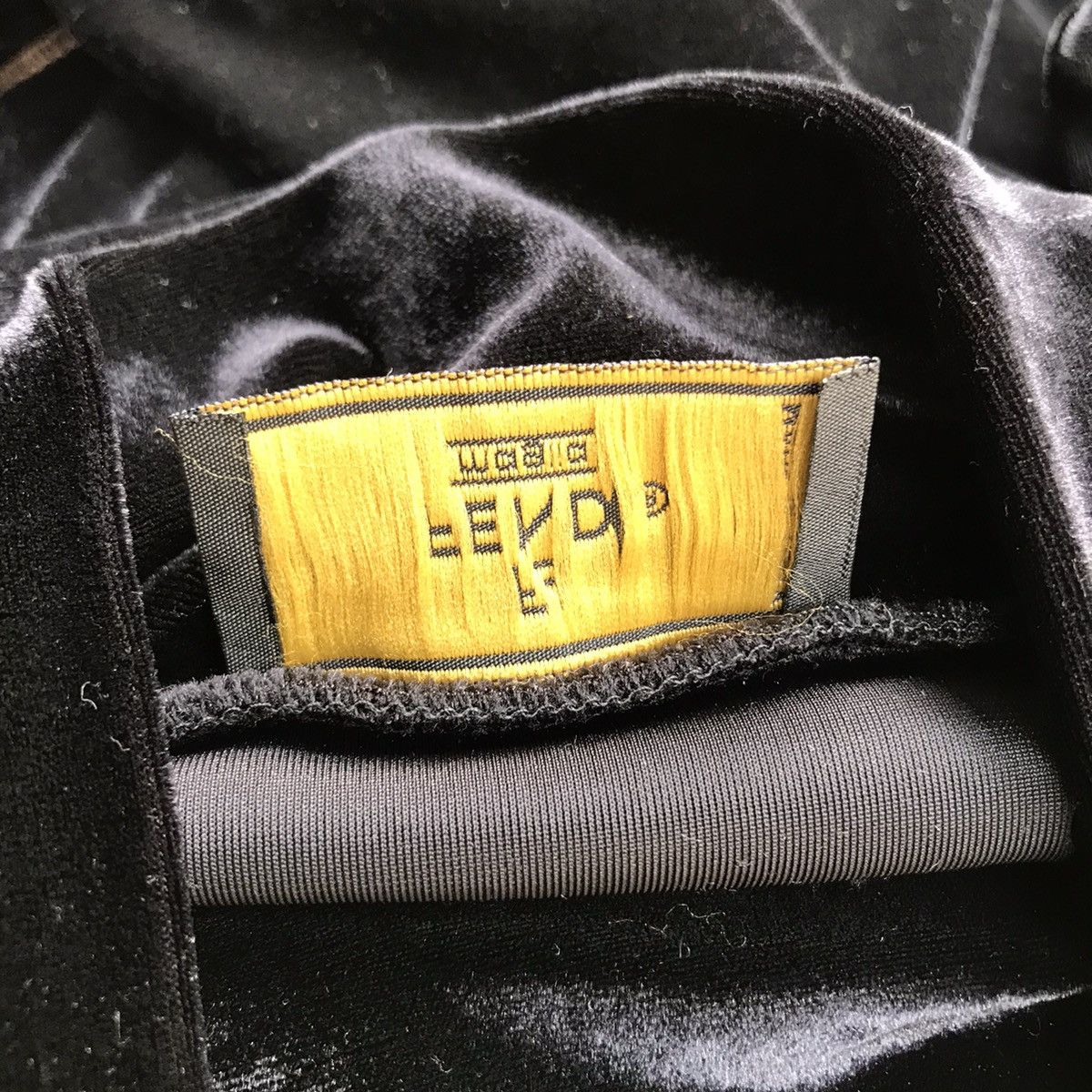 Fendi Vintage Fendi Velvet Shirt Spellout Embroidery Fendi Luxury Size S / US 4 / IT 40 - 13 Thumbnail