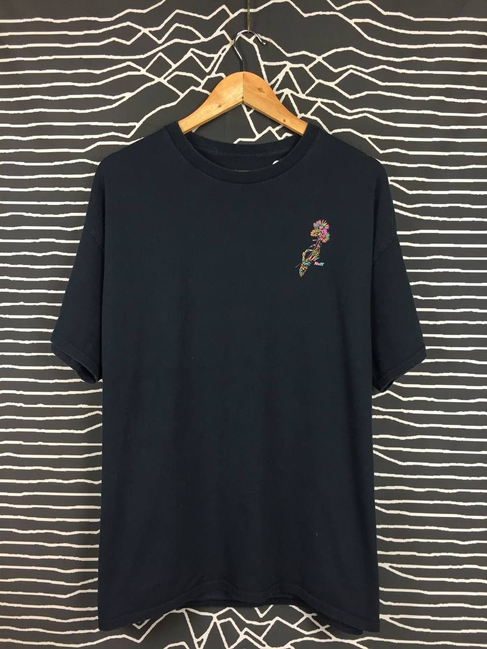 NEFF × Vintage NEFF Skeleton Hand Flower Graphic Tee Size XL Size US XL / EU 56 / 4 - 5 Thumbnail