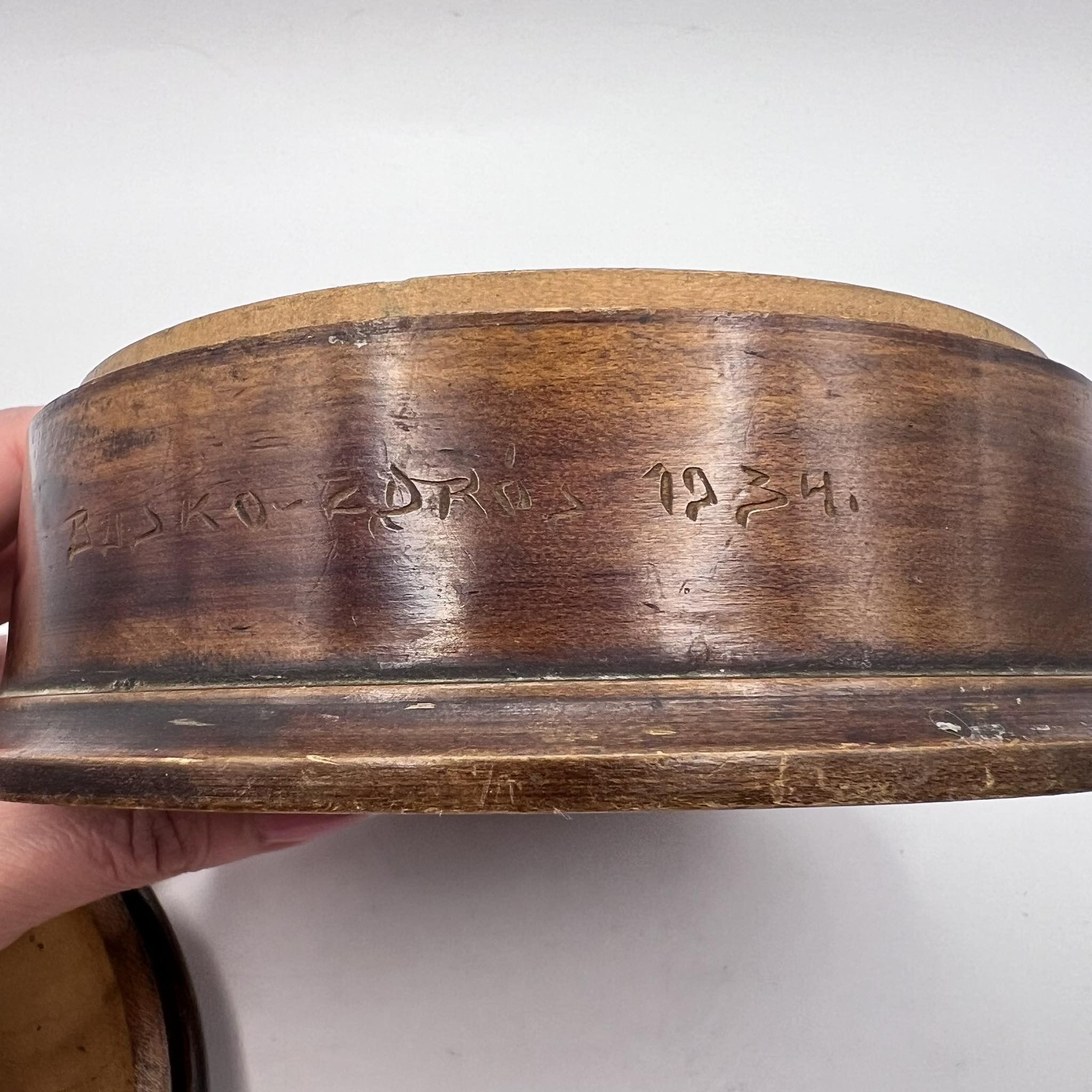 Vintage 1934 Vintage Hand Carved Wood Trinket Box Signed Size ONE SIZE - 2 Thumbnail