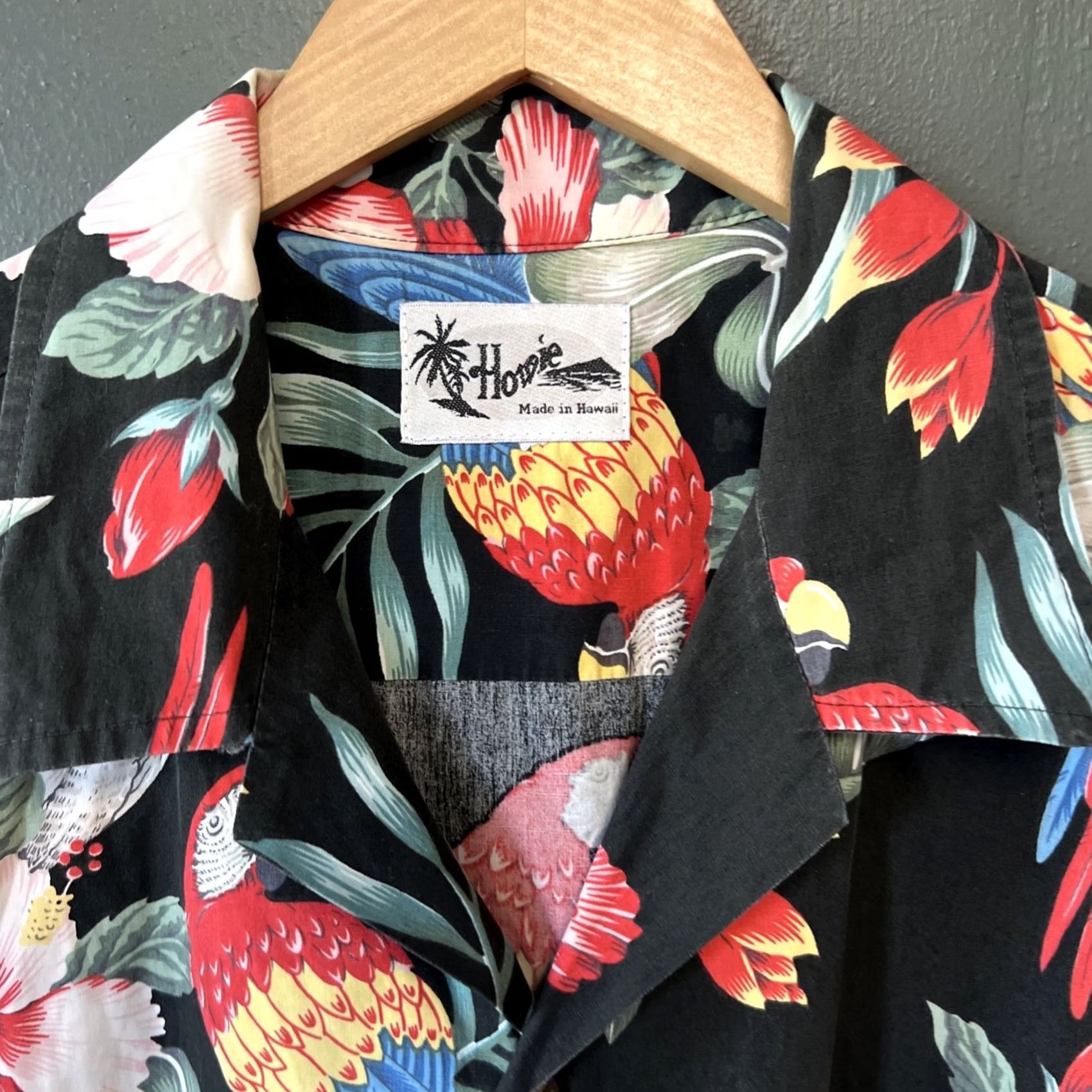 J Brand Howie Shirt Short Sleeve Button-Up Made in Hawaii Black Hawaiian Macaw Floral Button-Down Collared XL Mens Size US XL / EU 56 / 4 - 2 Thumbnail