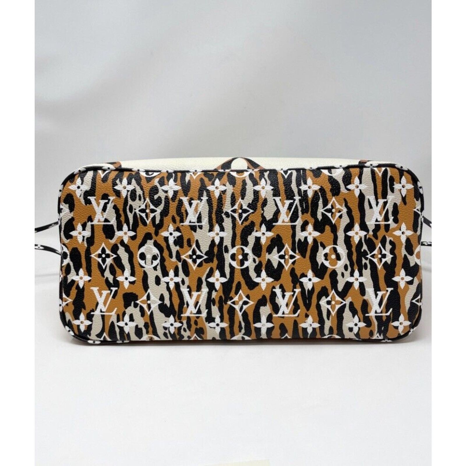 Louis Vuitton Louis Vuitton Neverfull MM Tote Jungle Monogram Giant MM Size ONE SIZE - 8 Thumbnail