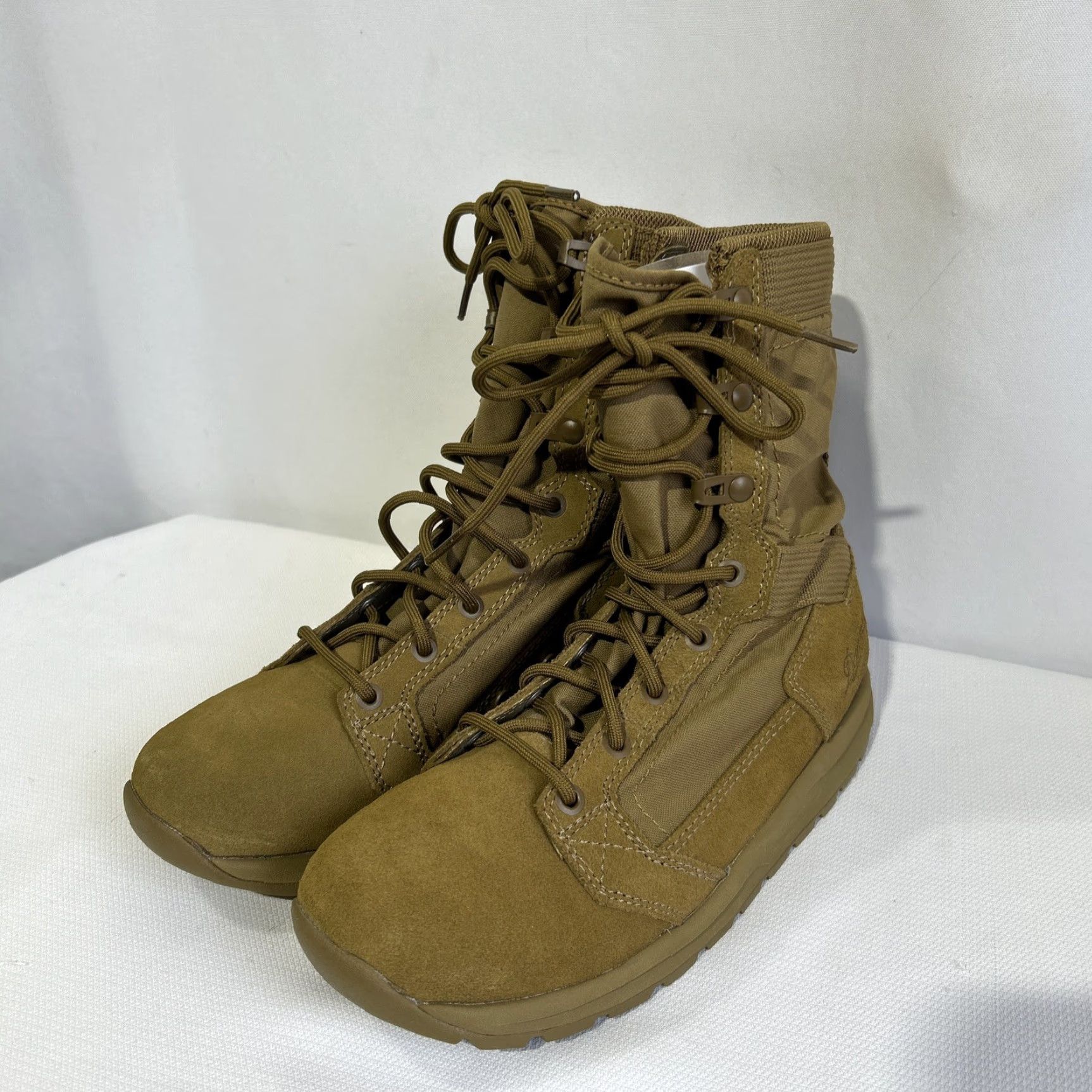Danner Danner Tachyon 8'' Boots Men 6 D Coyote Lightweight Combat Workwear Hike Boots Size US 6 / EU 39 - 2 Thumbnail