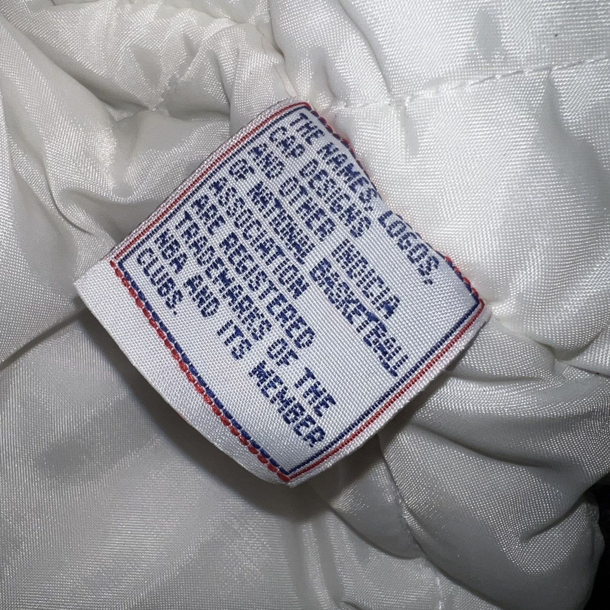Apex One VINTAGE 90s APEX ONE NBA CHICAGO BULLS LOGO PUFFER JACKET Size US L / EU 52-54 / 3 - 18 Thumbnail