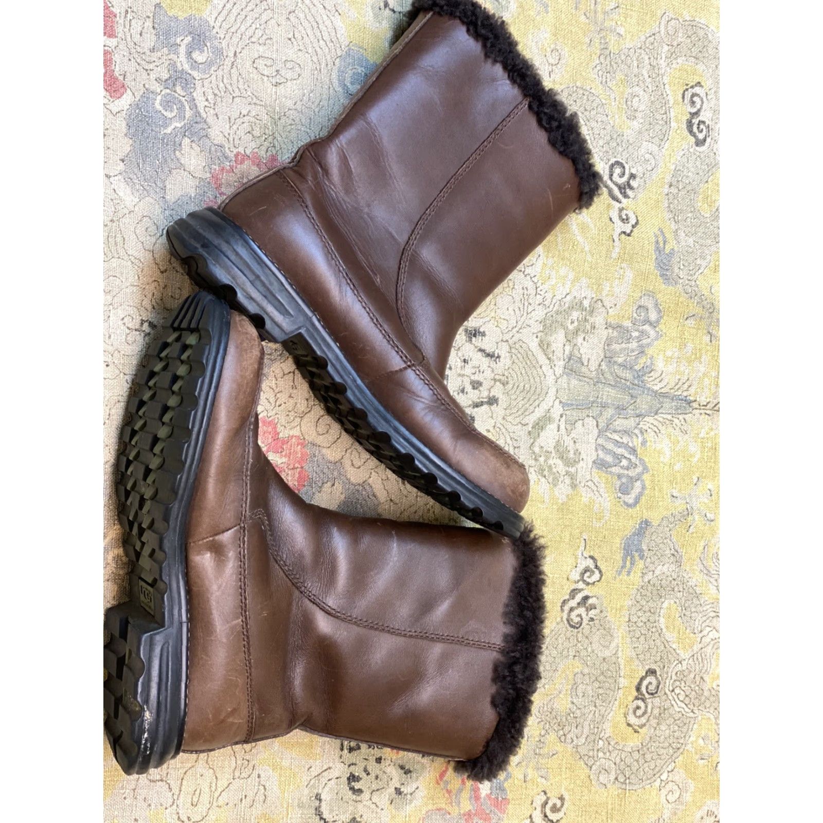 Ugg UGG Boots Women Leather Brown Sheepskin F8004F Side Straps Size 7 Winter Casual Shoes Size US 6 / IT 36 - 3 Thumbnail