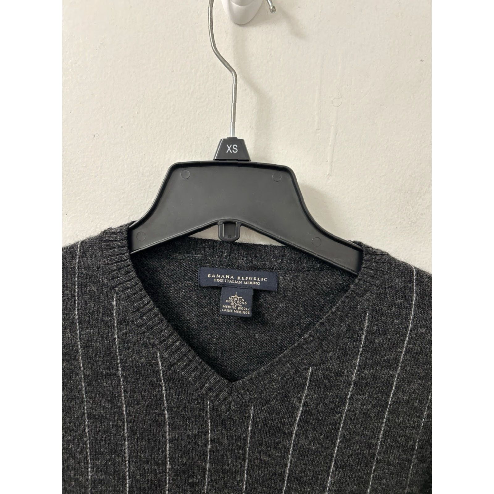 Banana Republic Banana Republic Sweater Mens L Gray 100% Merino Wool V-Neck Pinstripe L/S 2003 Size US L / EU 52-54 / 3 - 4 Thumbnail