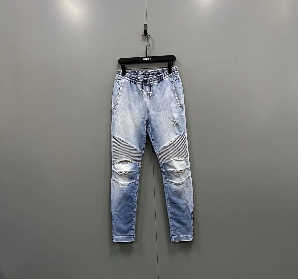 Balmain BALMAIN Washed Distressed Denim Jeans J41 Size US 30 / EU 46 - 1 Thumbnail