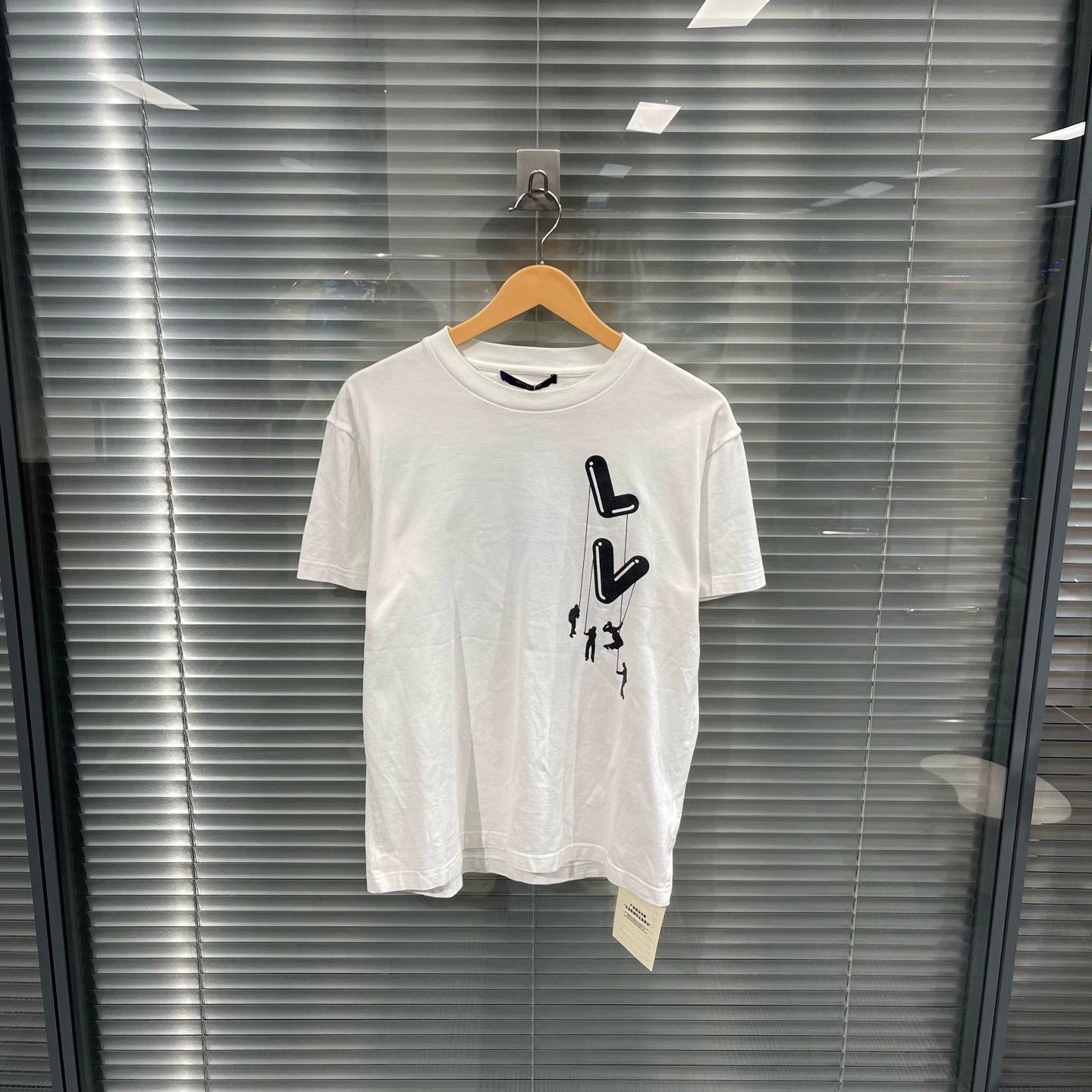Louis Vuitton LV Paratrooper Print SS Tee M 99 New Altered Length #11581 Size US M / EU 48-50 / 2 - 1 Thumbnail