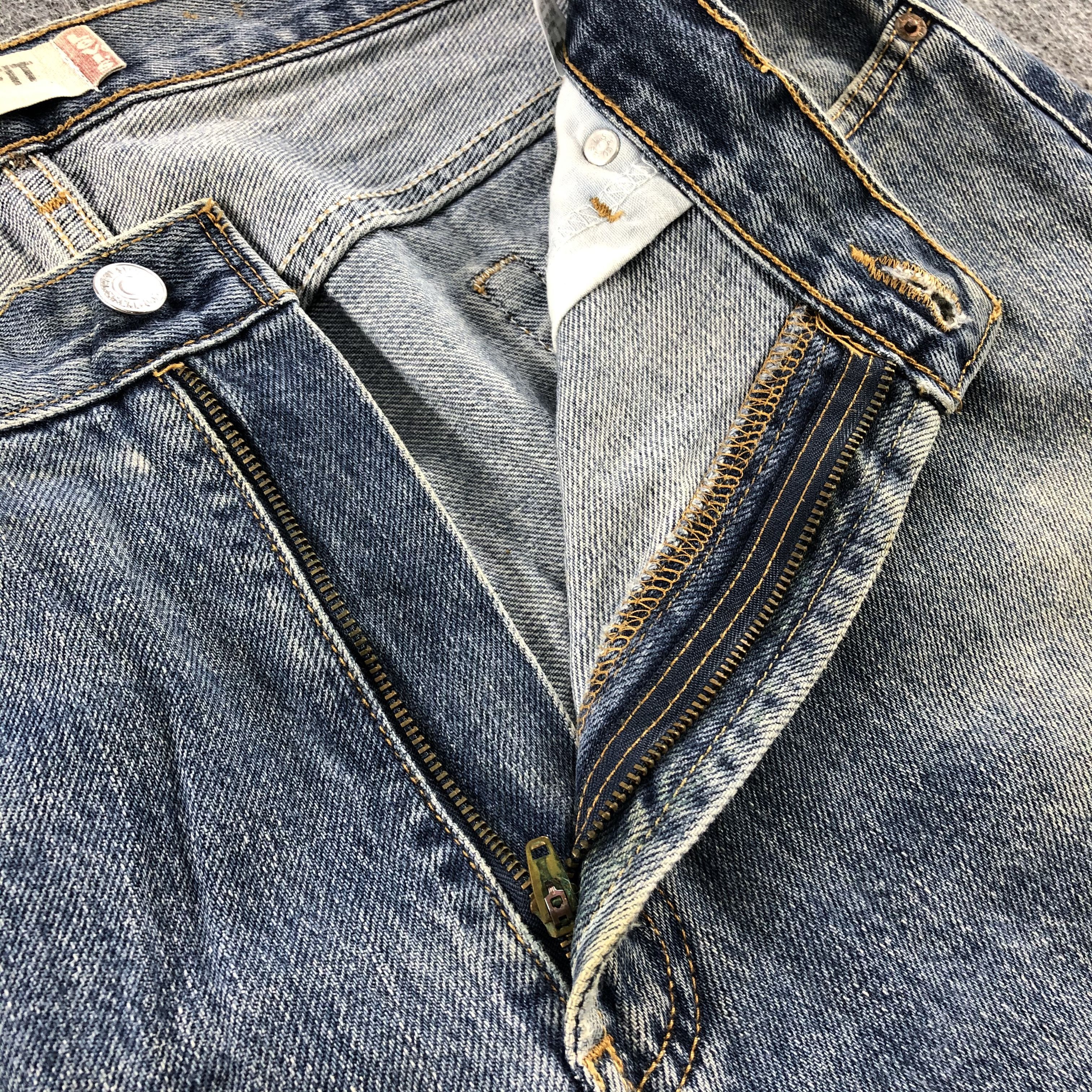 Levi's Vintage Mid Wash Levis 505 Jeans- J1315 Size US 37 - 7 Thumbnail
