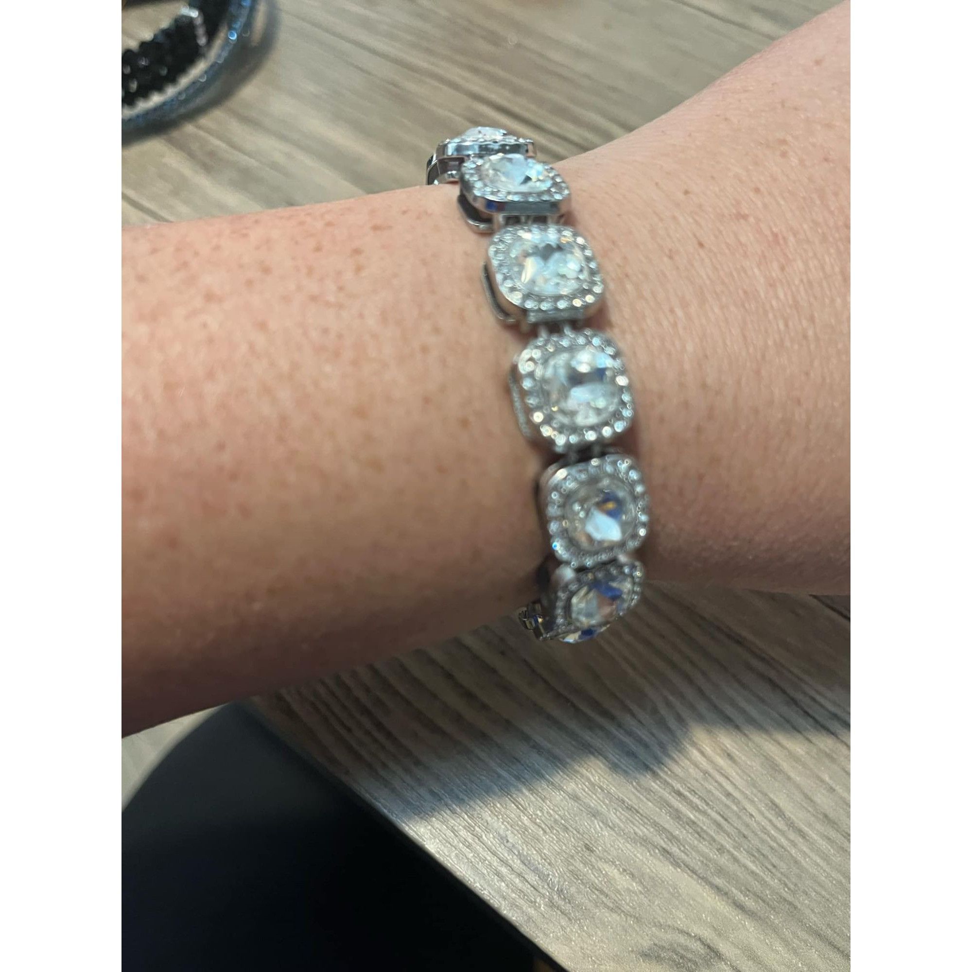 Other Gorgeous Bezel Set Bracelet Elegant Silver-Tone Crystal Rhin Size ONE SIZE - 1 Thumbnail