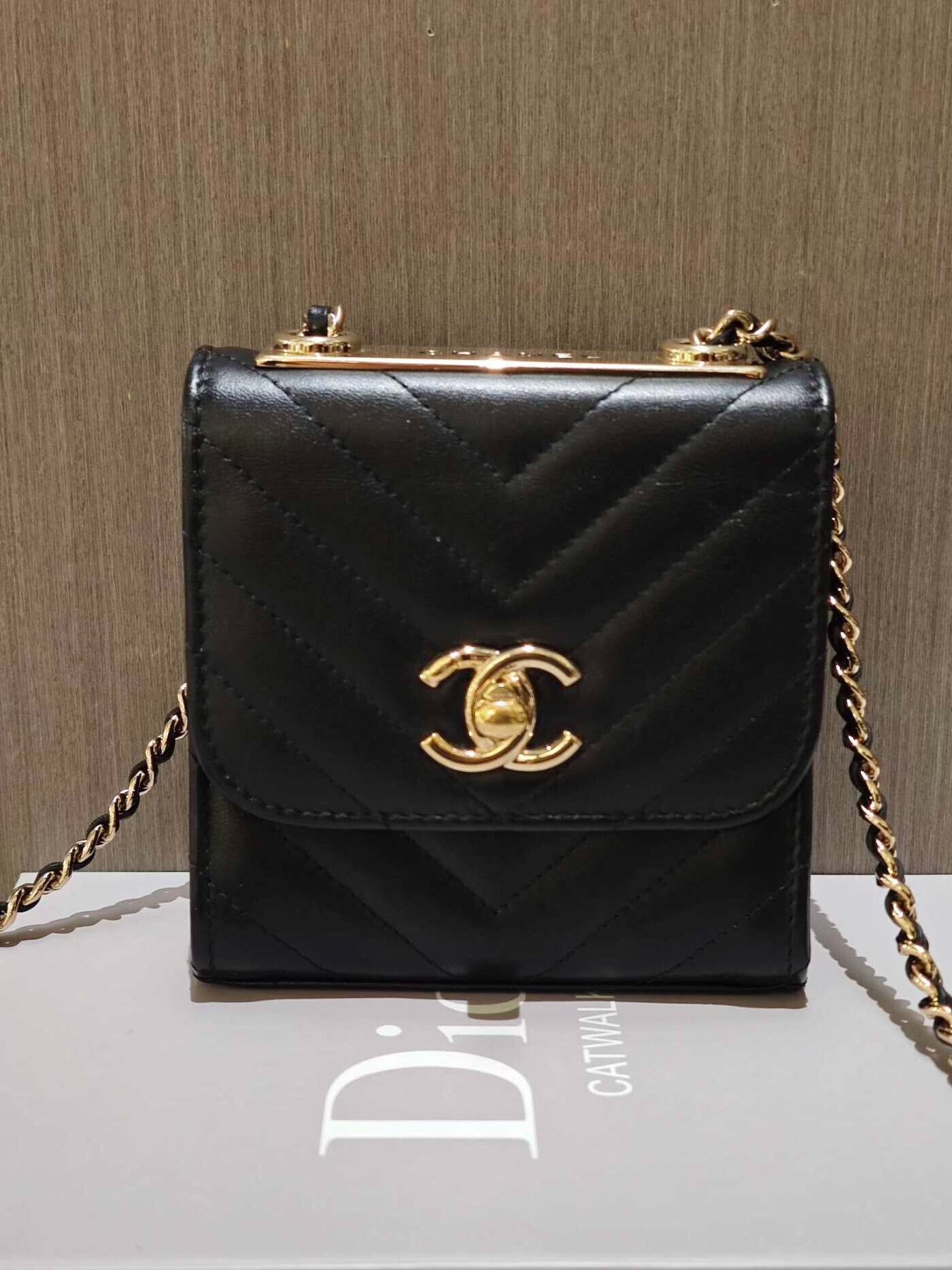 Chanel Pre-loved Bag Very good condition Size ONE SIZE - 1 Thumbnail