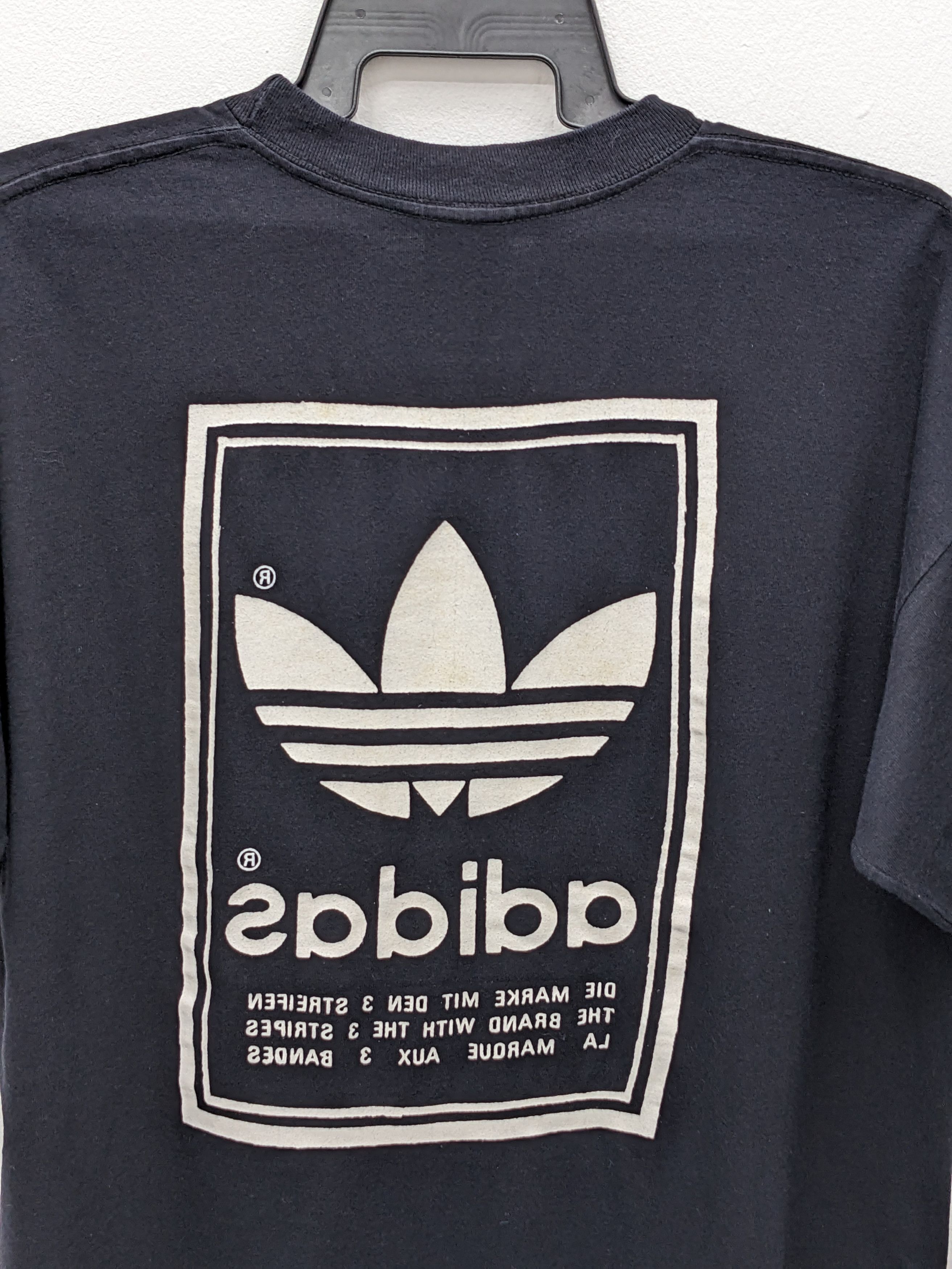 VINTAGE ADIDAS BIG LOGO TSHIRT